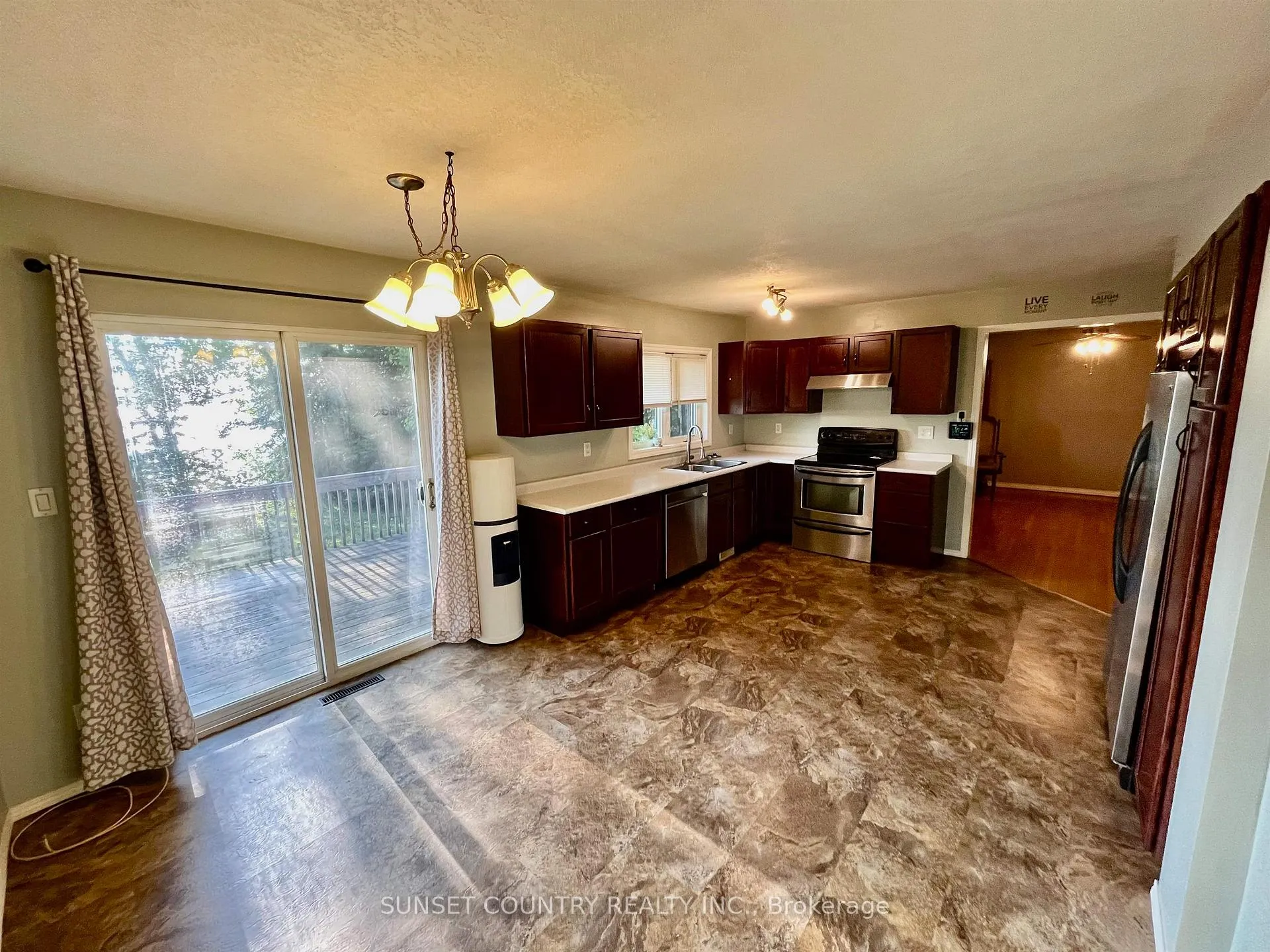 Photo 7 of 206 McMillan Crescent, Dryden, Barclay — HOMEH