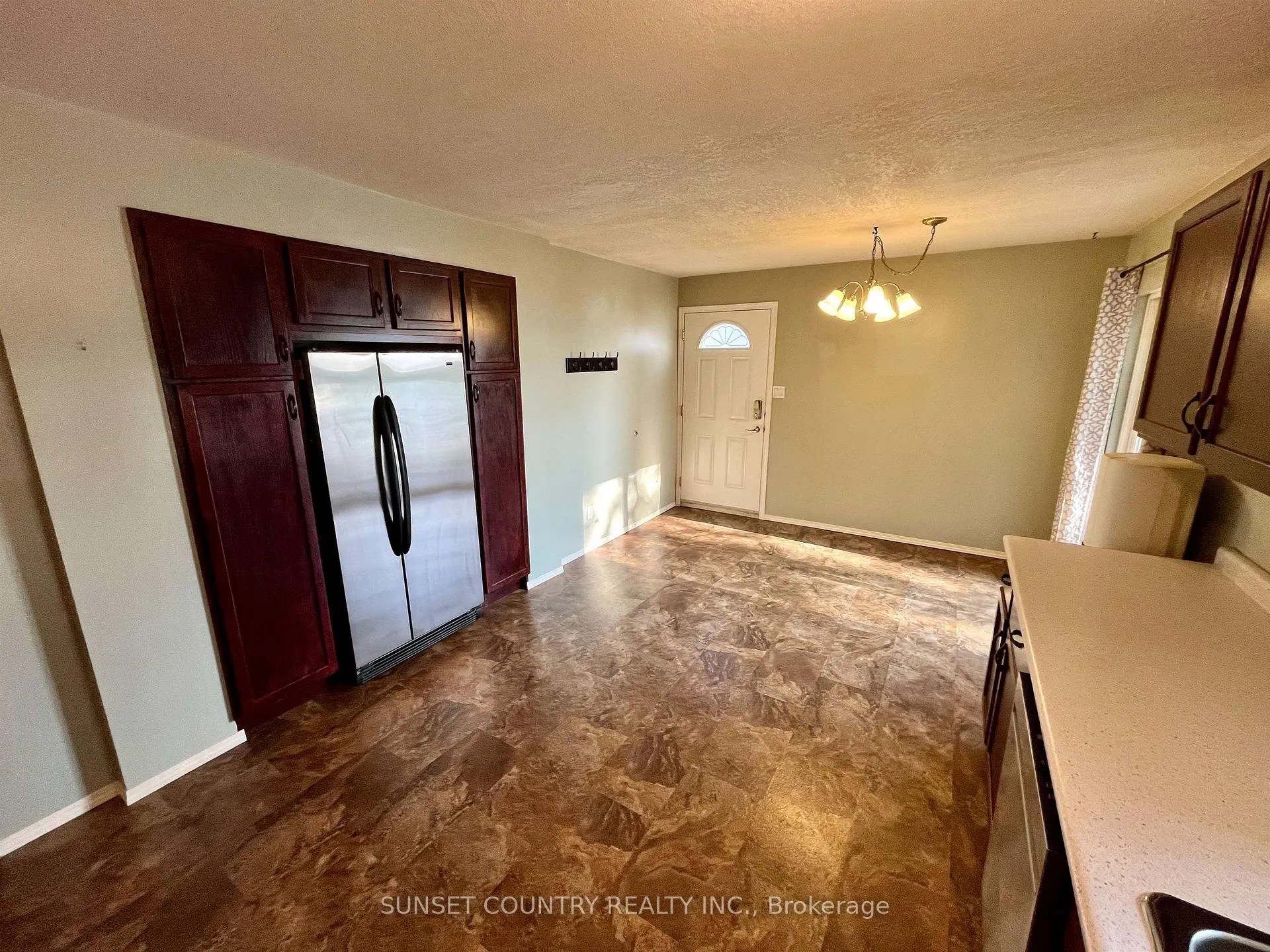Photo 8 of 206 McMillan Crescent, Dryden, Barclay — HOMEH