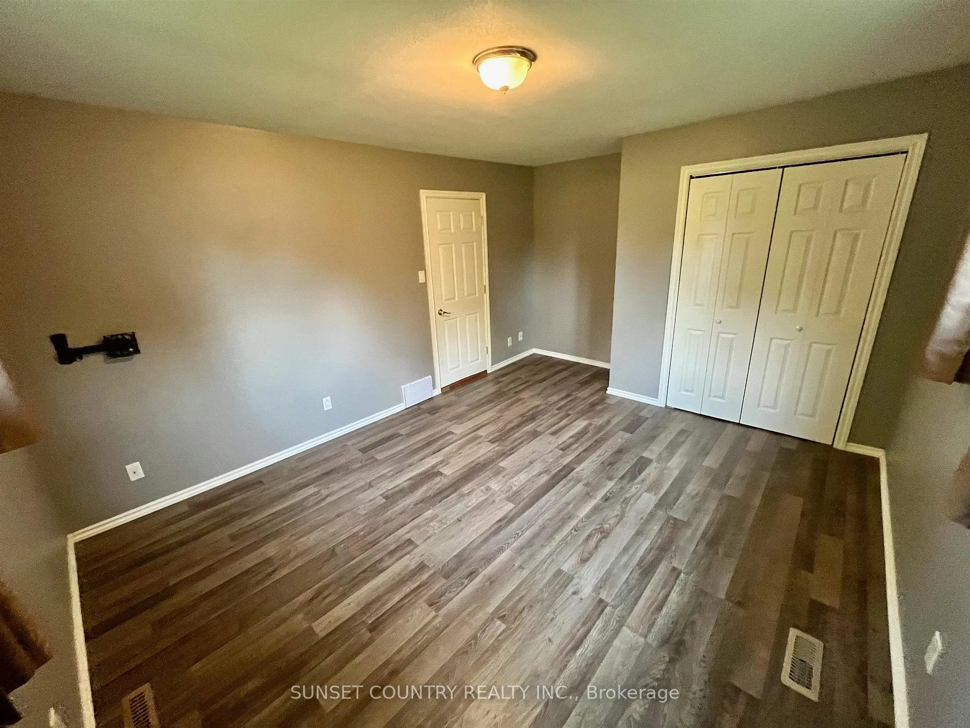 Photo 12 of 206 McMillan Crescent, Dryden, Barclay — HOMEH