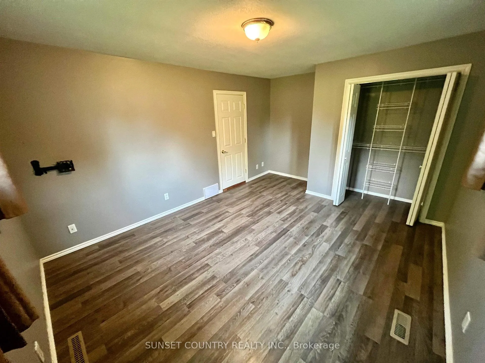 Photo 13 of 206 McMillan Crescent, Dryden, Barclay — HOMEH