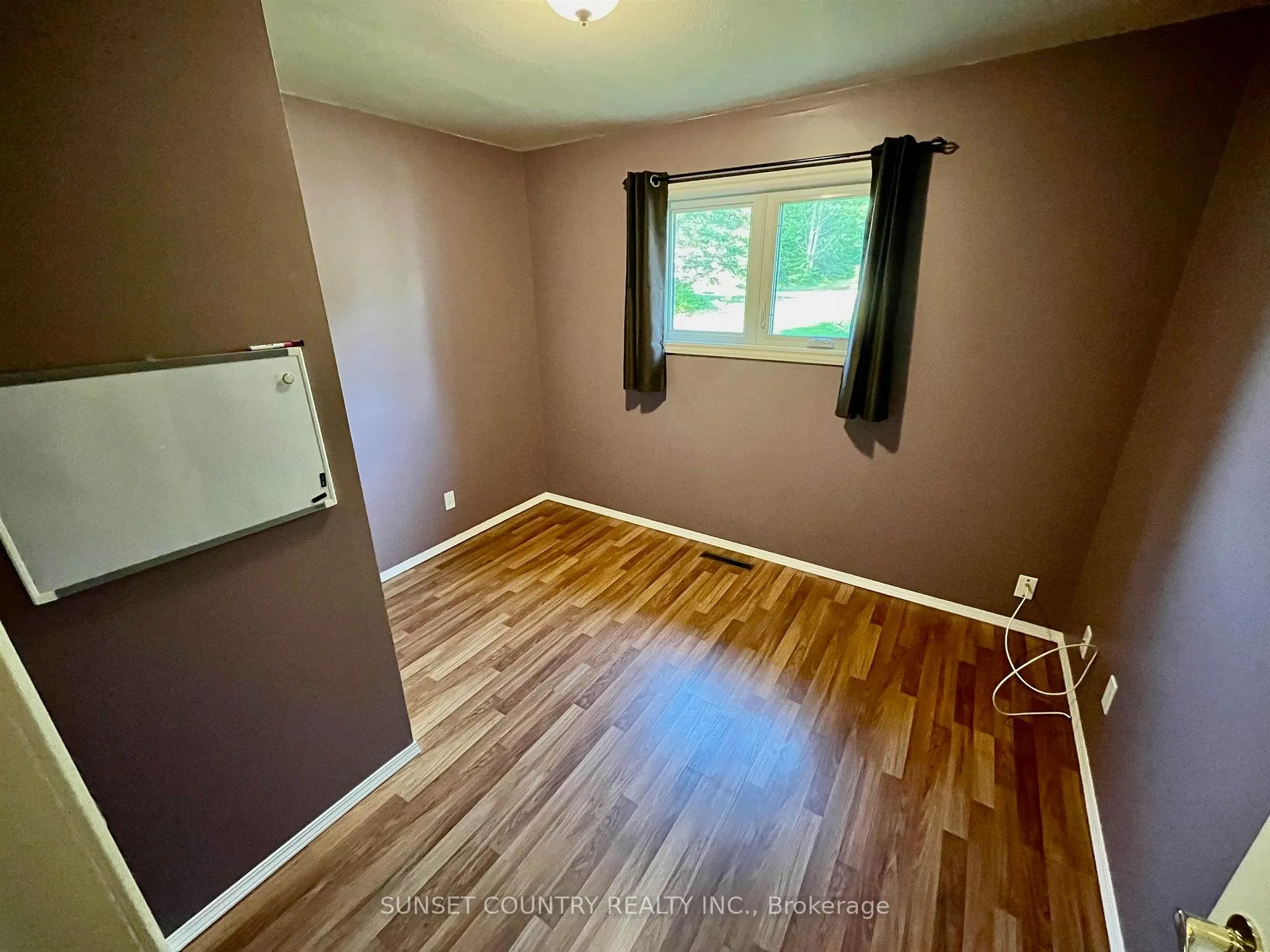 Photo 18 of 206 McMillan Crescent, Dryden, Barclay — HOMEH