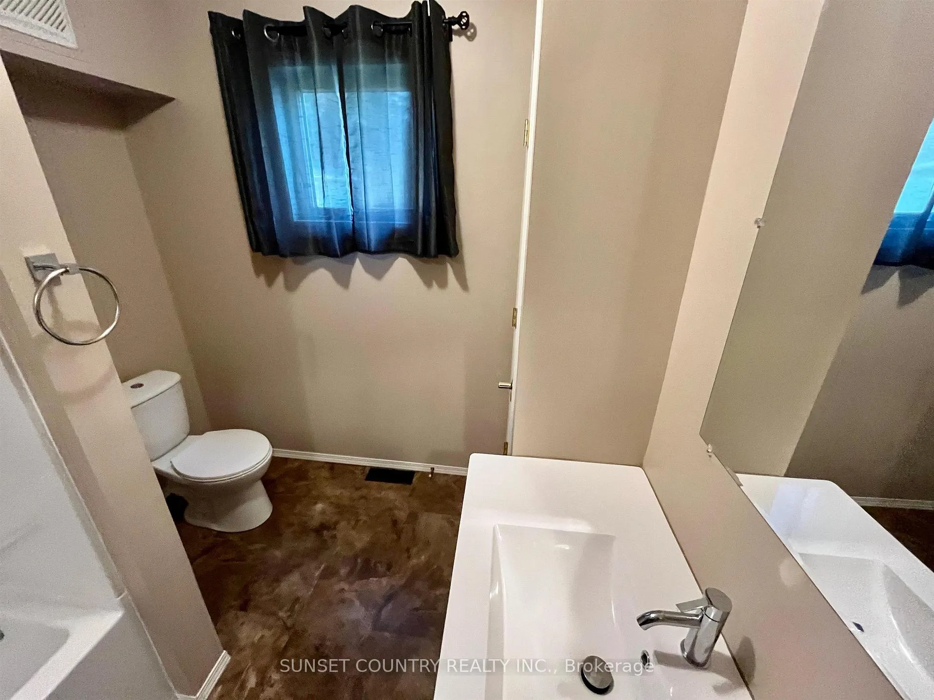 Photo 21 of 206 McMillan Crescent, Dryden, Barclay — HOMEH