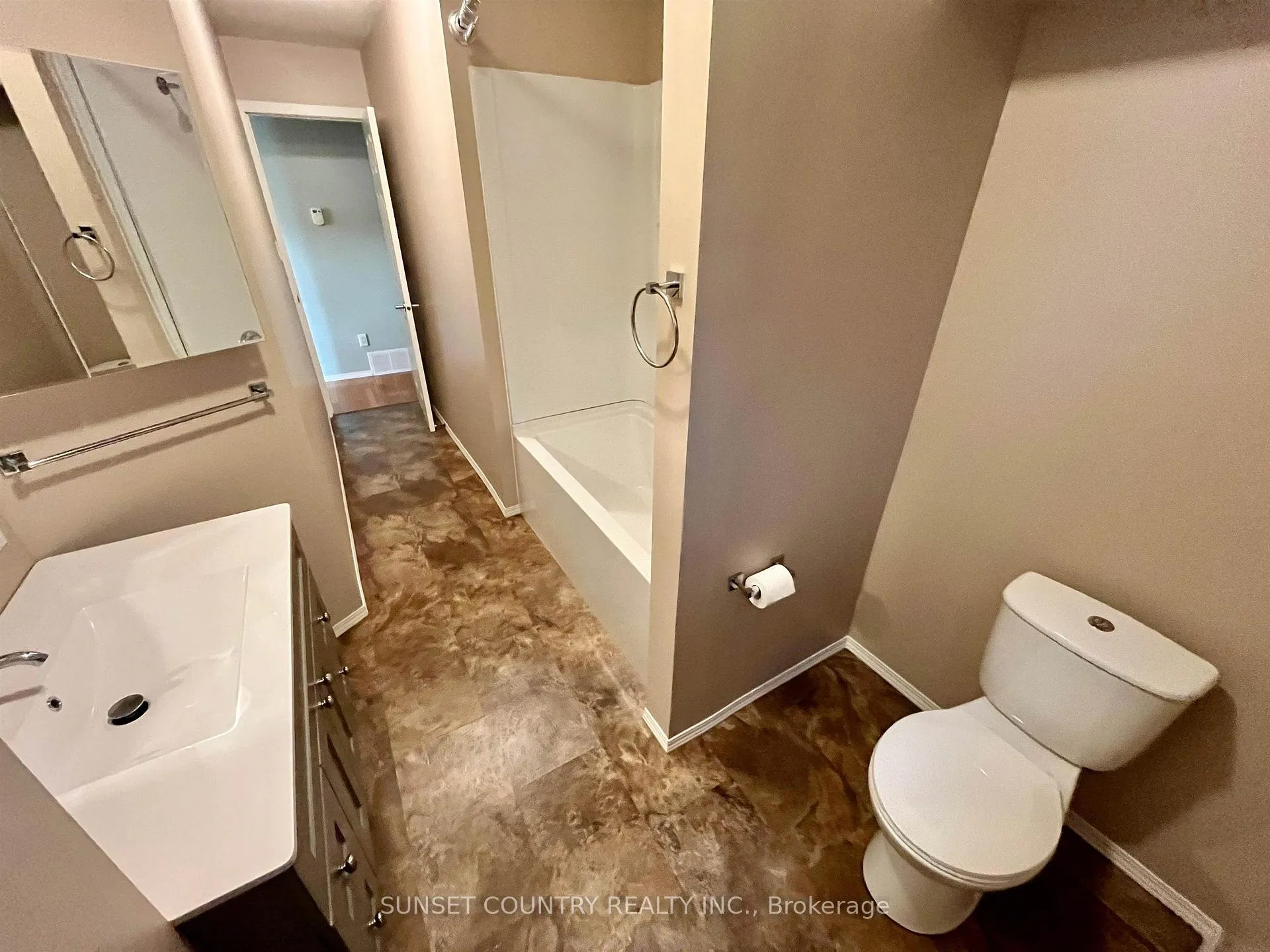 Photo 22 of 206 McMillan Crescent, Dryden, Barclay — HOMEH