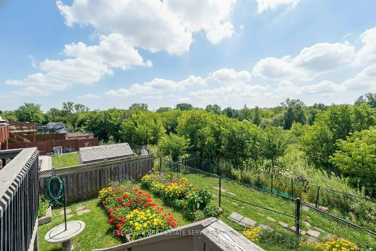 Photo 3 of 44 Moldovan Drive, Brampton, Sandringham-Wellington — HOMEH