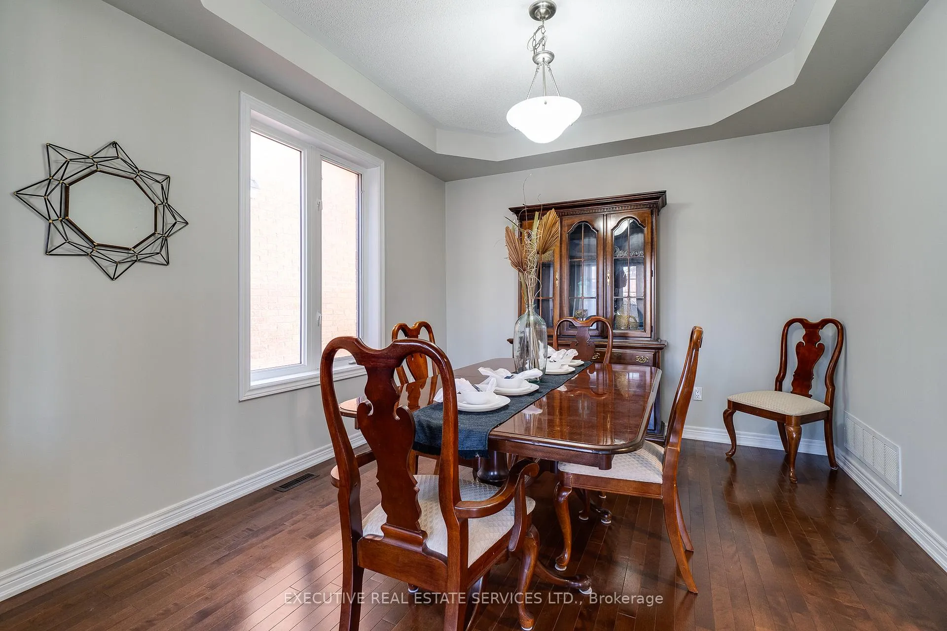 Photo 13 of 44 Moldovan Drive, Brampton, Sandringham-Wellington — HOMEH