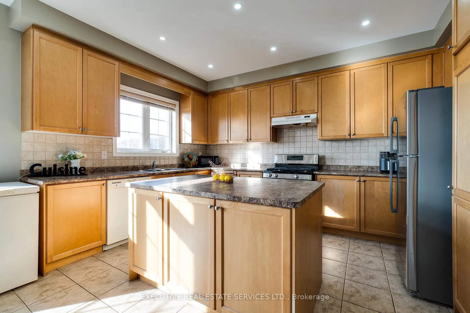 Photo 20 of 44 Moldovan Drive, Brampton, Sandringham-Wellington — HOMEH