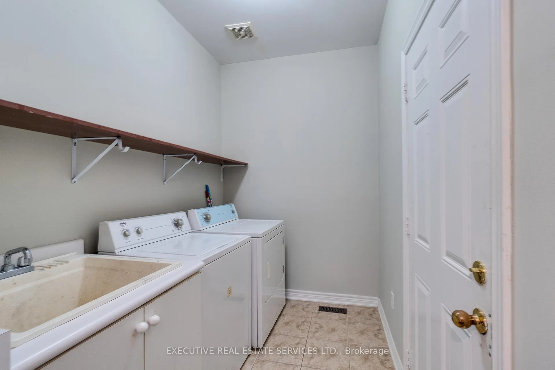 Photo 22 of 44 Moldovan Drive, Brampton, Sandringham-Wellington — HOMEH