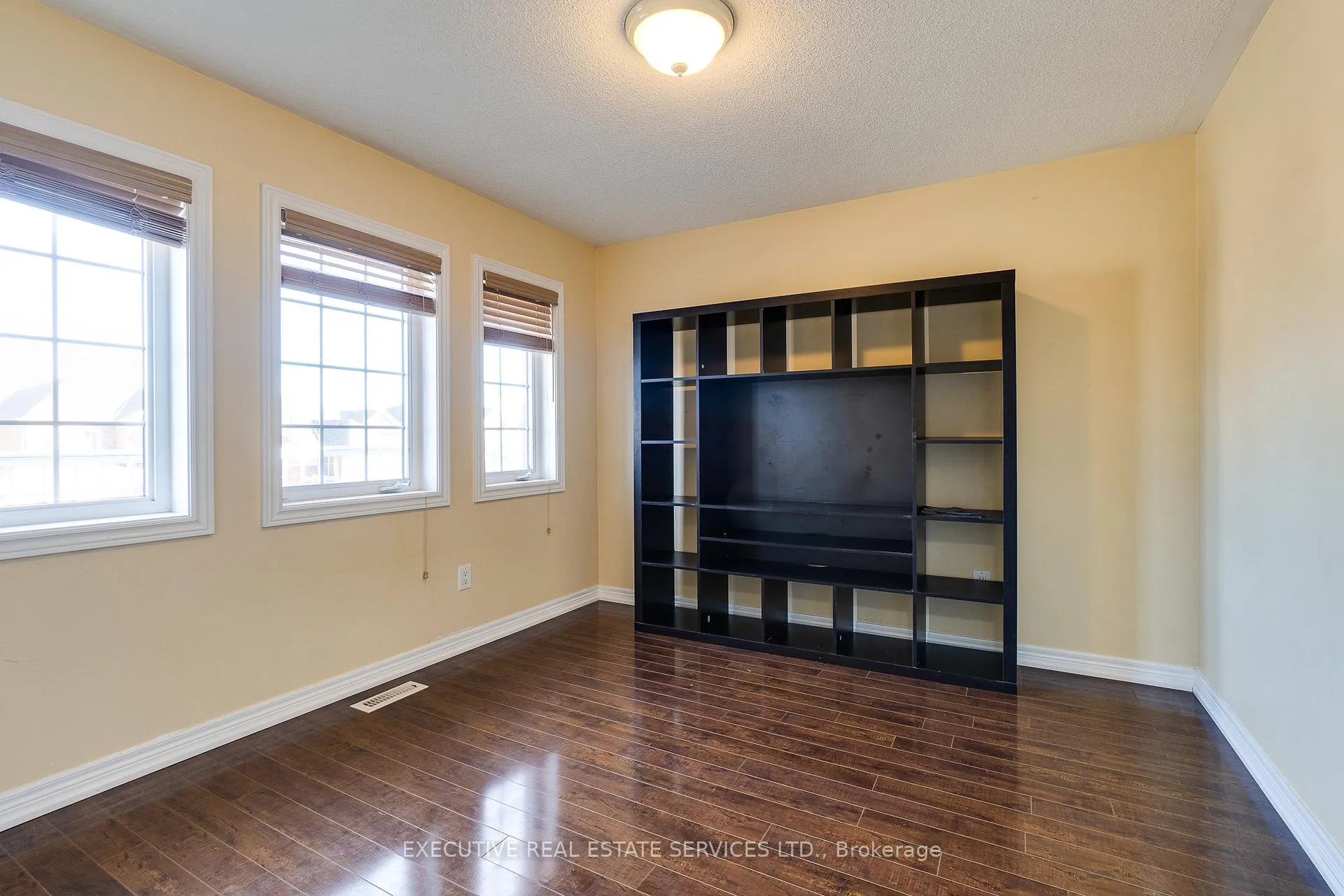 Photo 33 of 44 Moldovan Drive, Brampton, Sandringham-Wellington — HOMEH