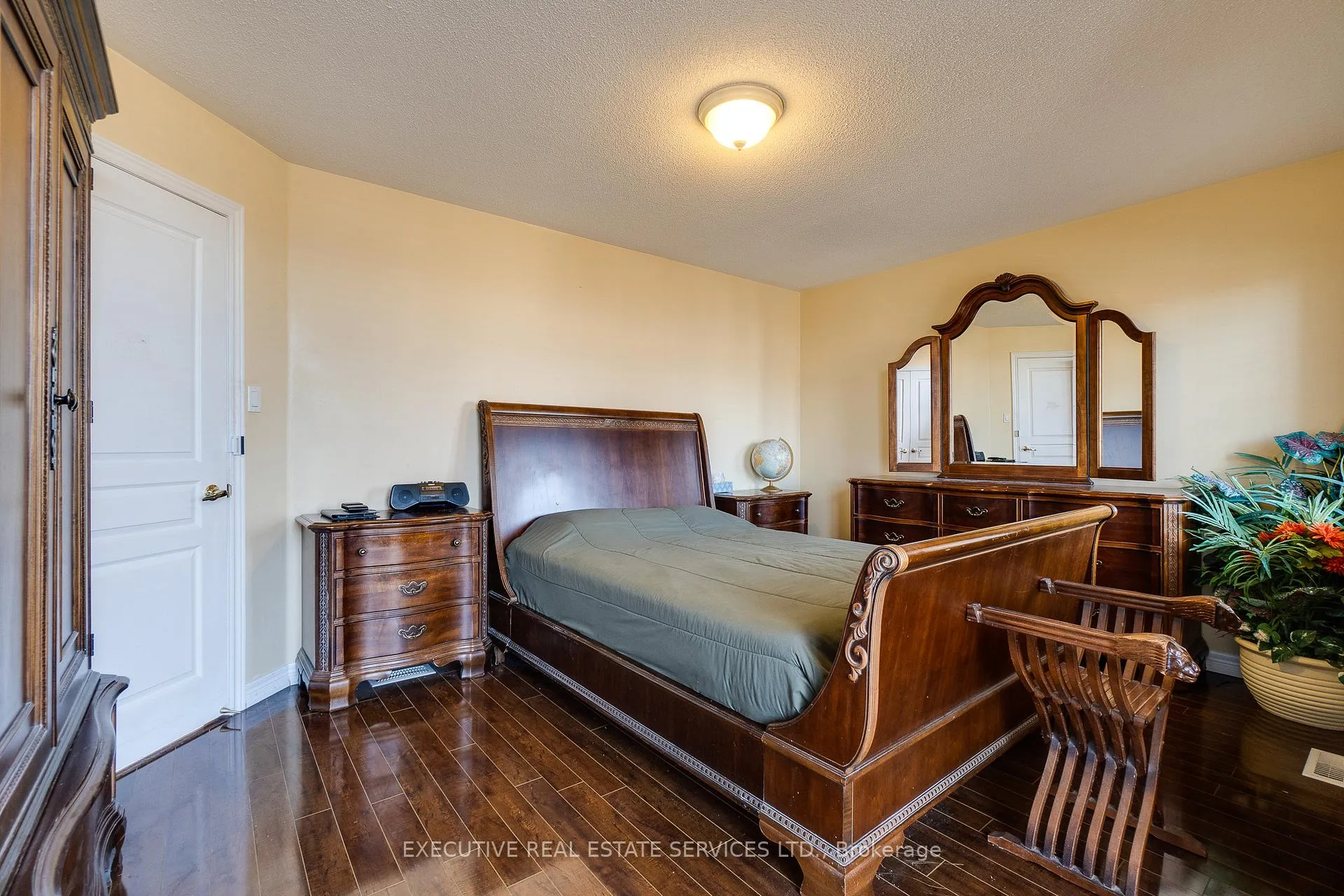 Photo 35 of 44 Moldovan Drive, Brampton, Sandringham-Wellington — HOMEH