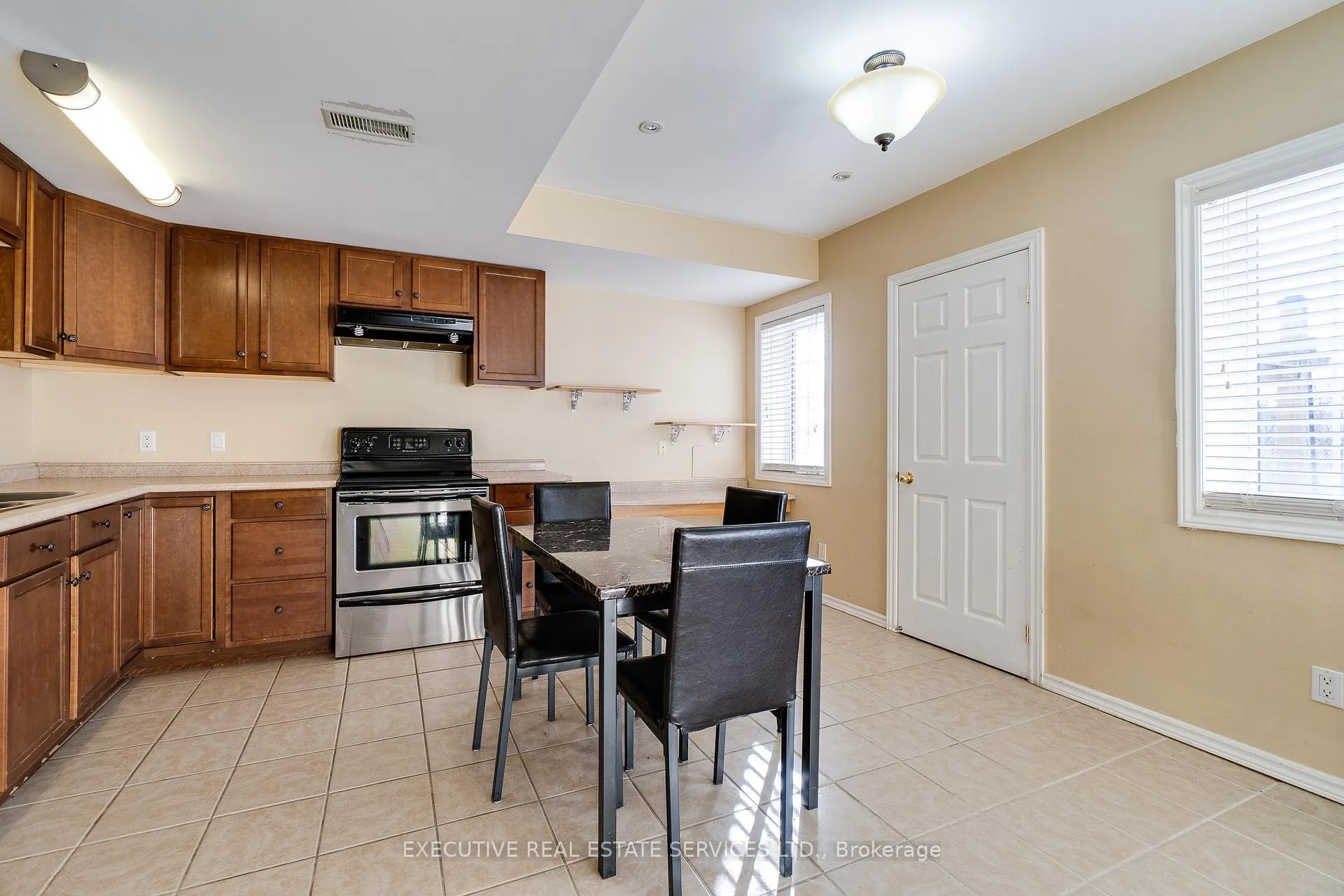Photo 42 of 44 Moldovan Drive, Brampton, Sandringham-Wellington — HOMEH