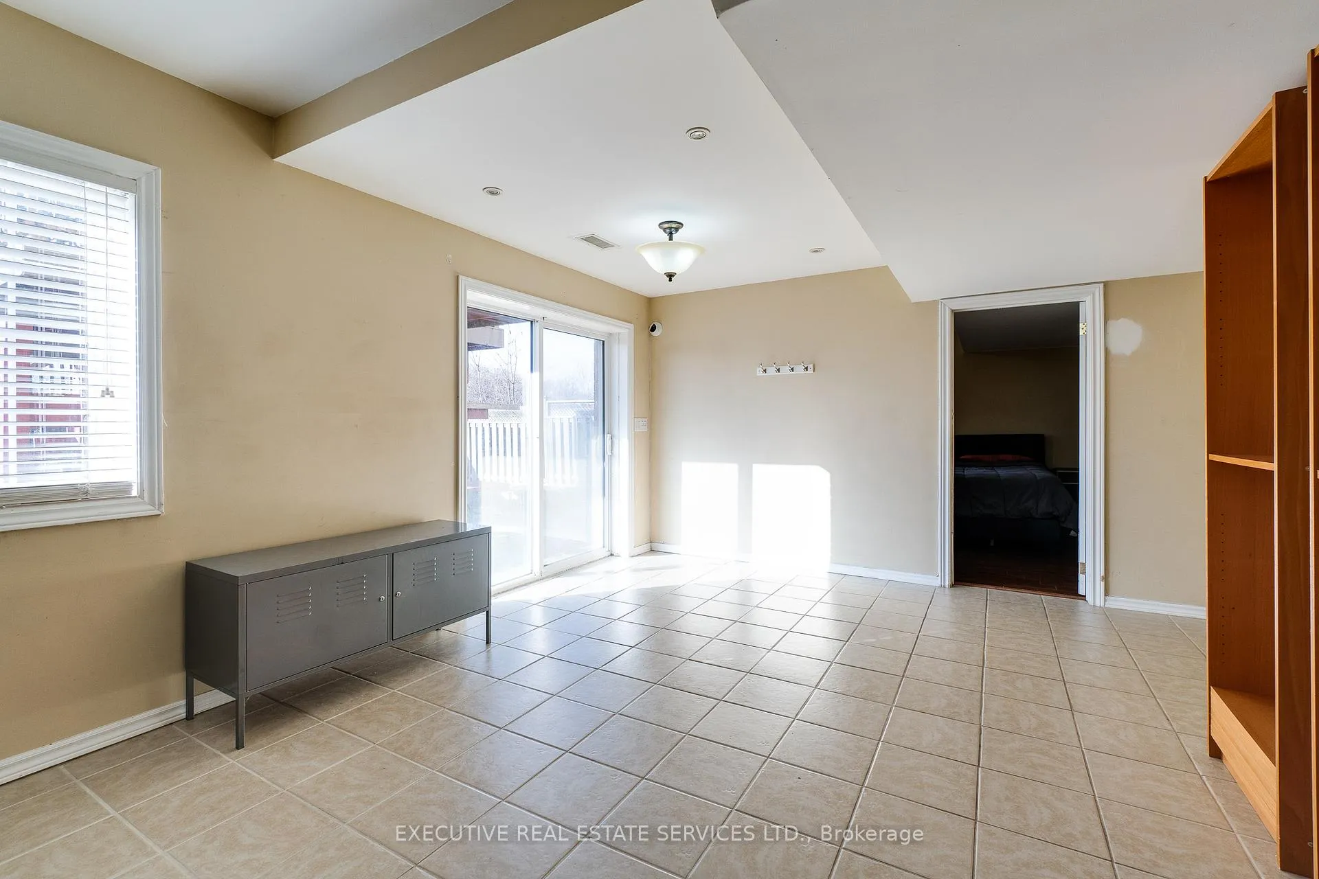 Photo 43 of 44 Moldovan Drive, Brampton, Sandringham-Wellington — HOMEH