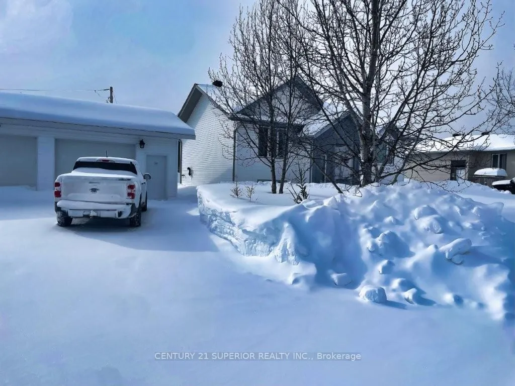 Photo 4 of 422 Birch Crescent, Greenstone — HOMEH