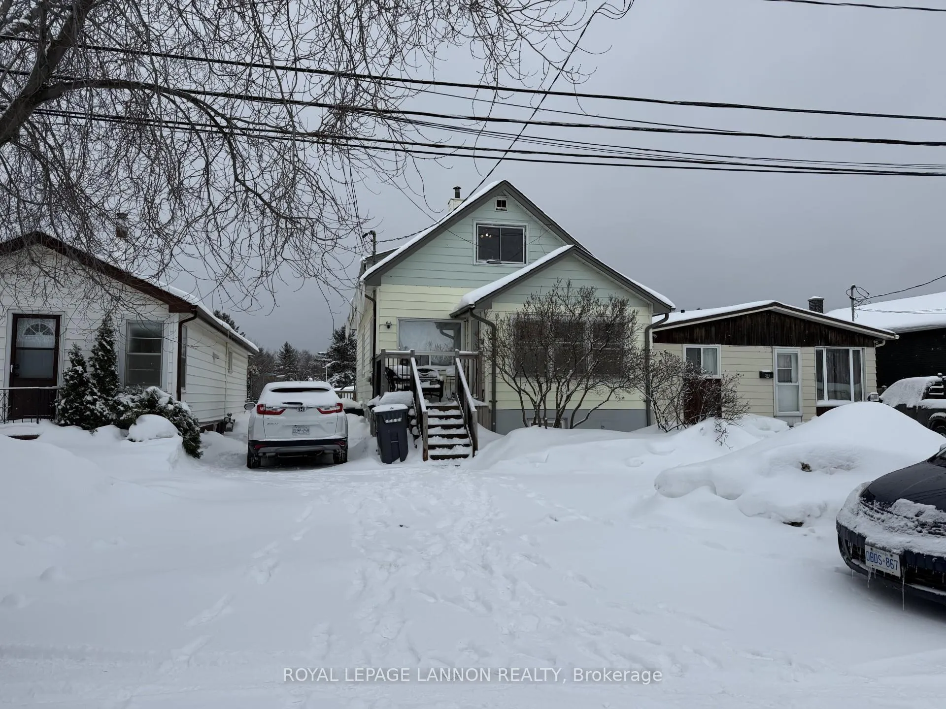 Front of 216 Ontario Street