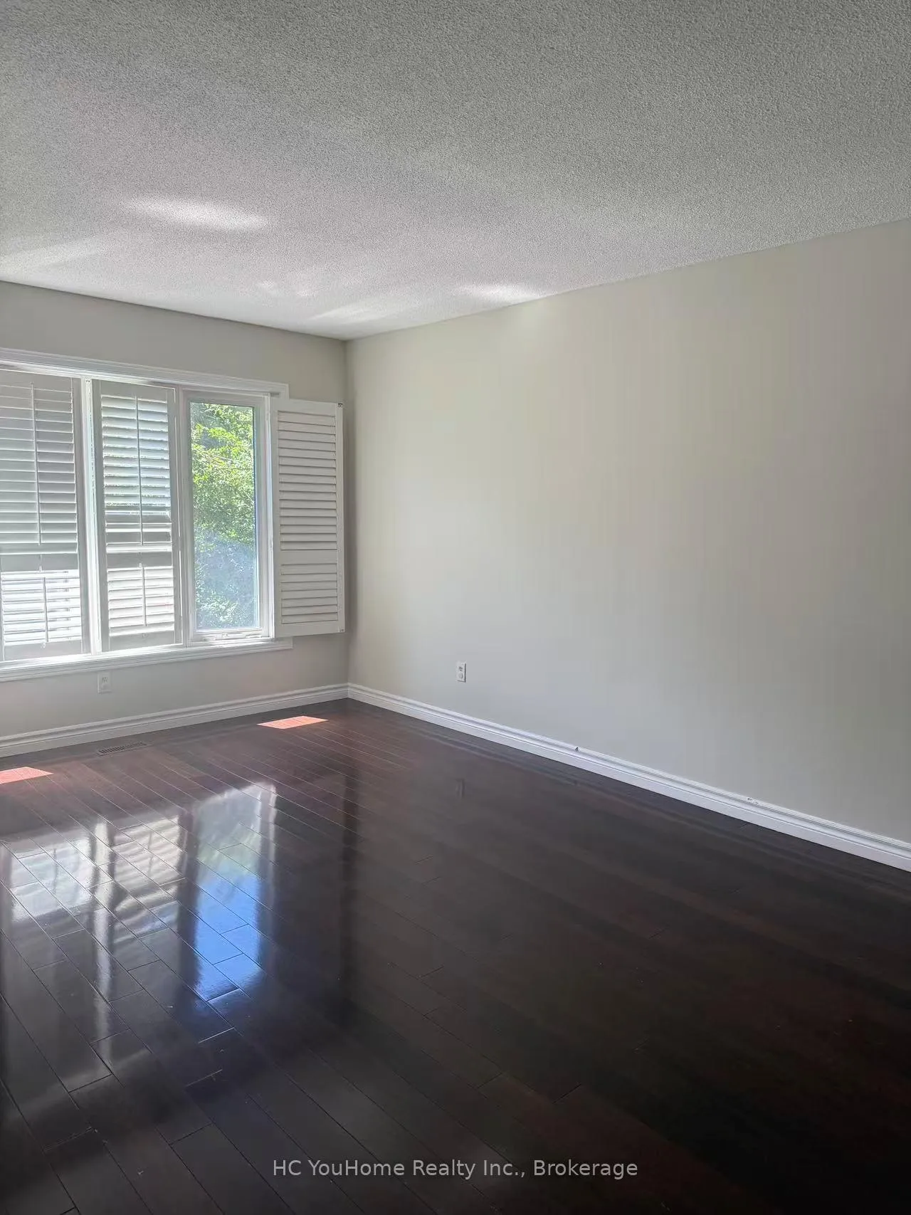 Photo 4 of 43 Breckonwood Crescent, Markham, Aileen-Willowbrook — HOMEH
