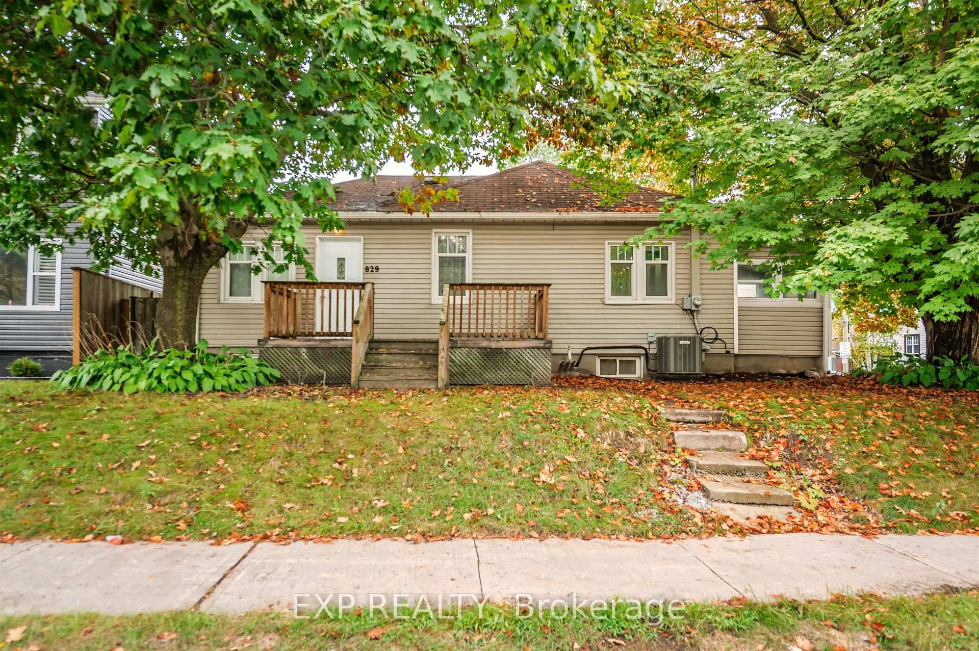 Photo 1 of 829 Athol Street, Whitby, Downtown Whitby — HOMEH