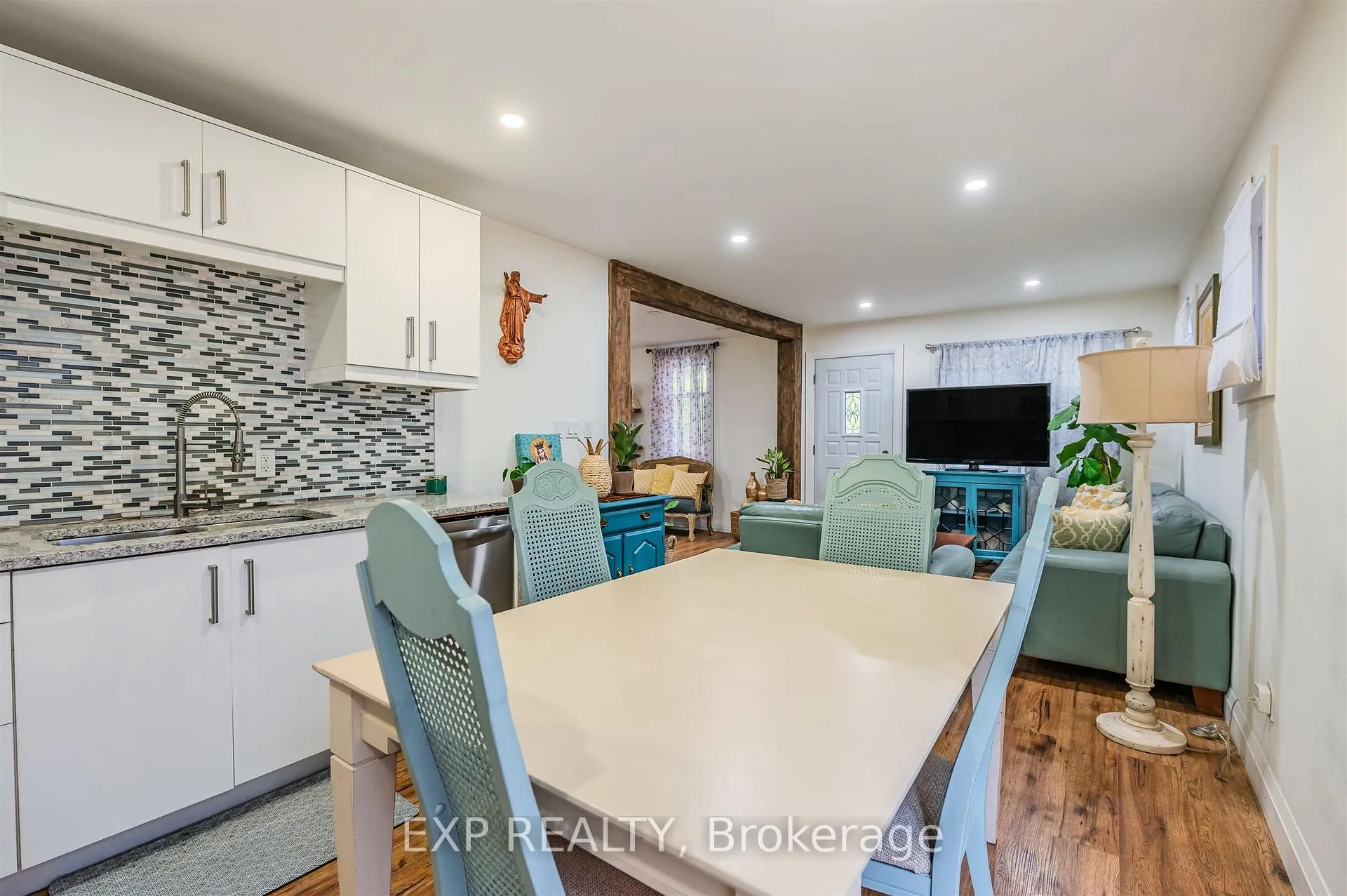 Photo 4 of 829 Athol Street, Whitby, Downtown Whitby — HOMEH