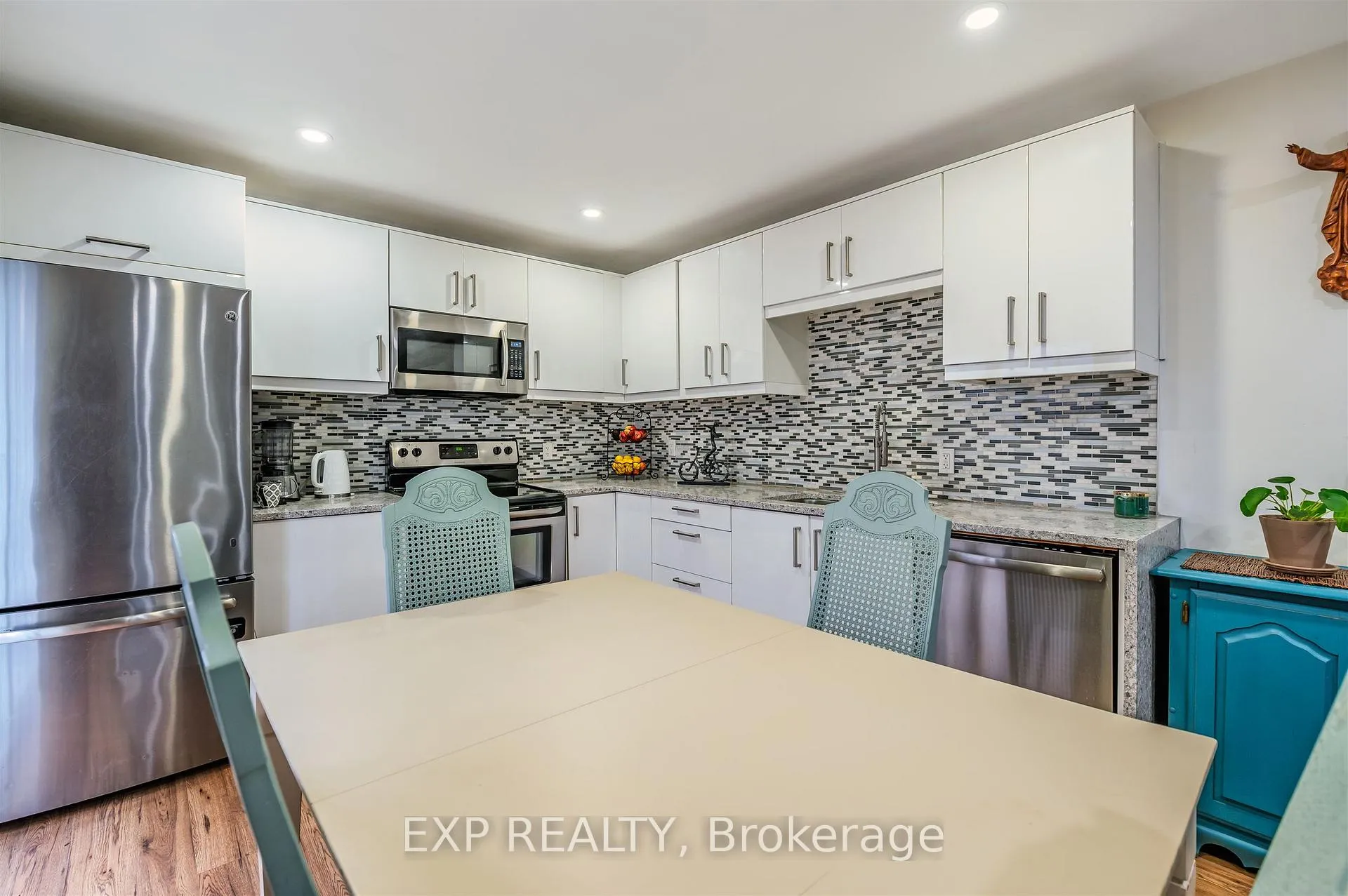 Photo 5 of 829 Athol Street, Whitby, Downtown Whitby — HOMEH