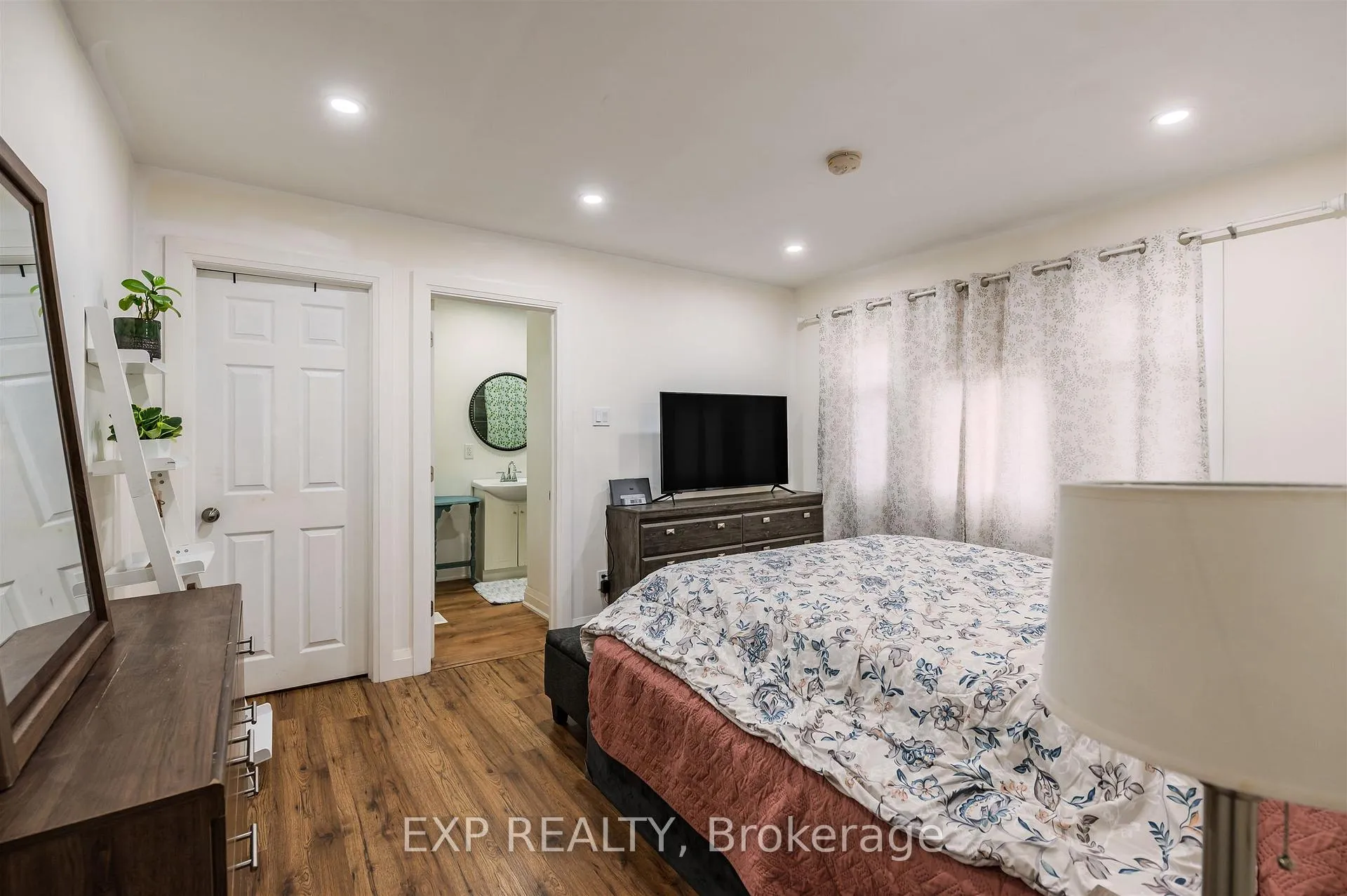 Photo 13 of 829 Athol Street, Whitby, Downtown Whitby — HOMEH