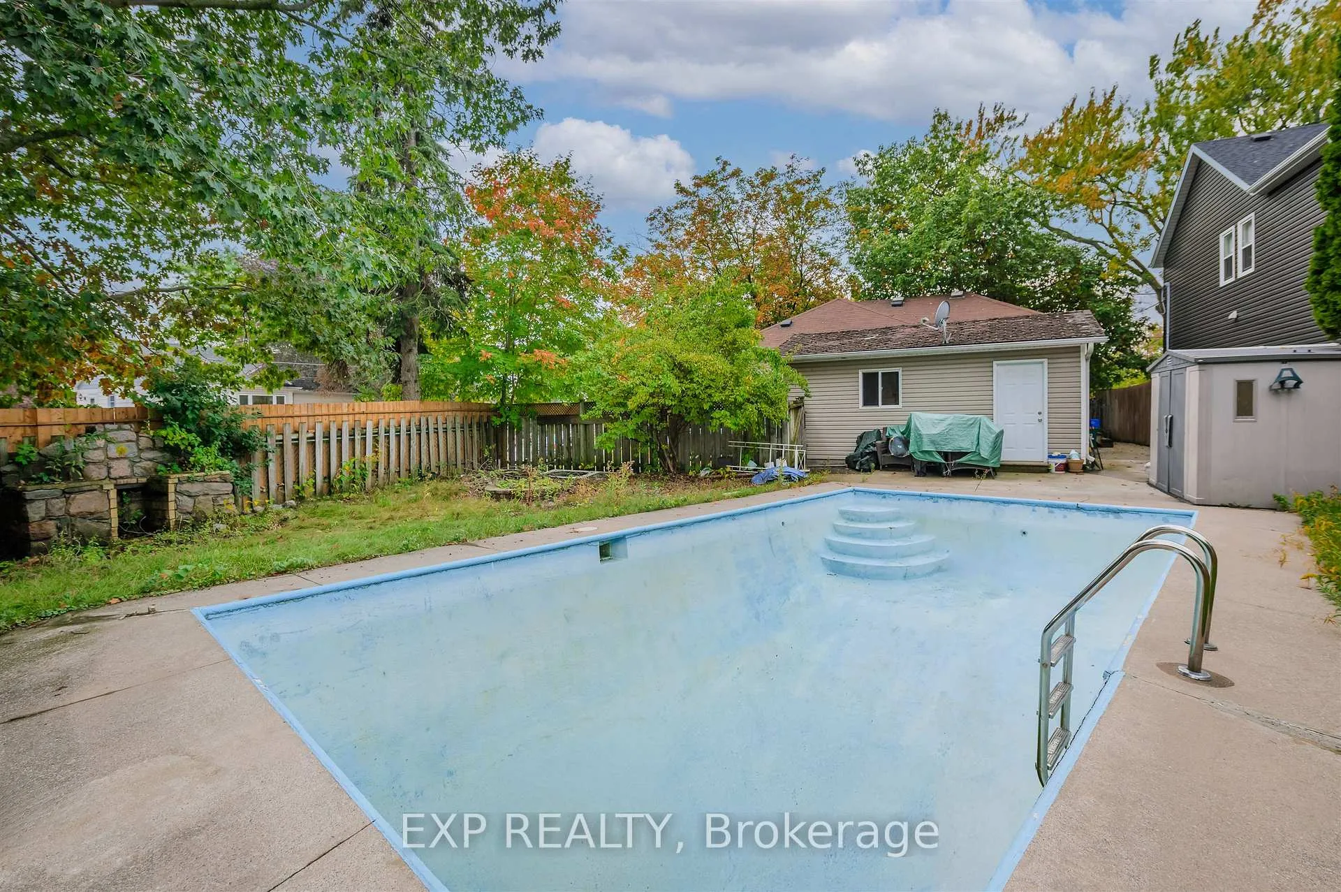 Photo 17 of 829 Athol Street, Whitby, Downtown Whitby — HOMEH