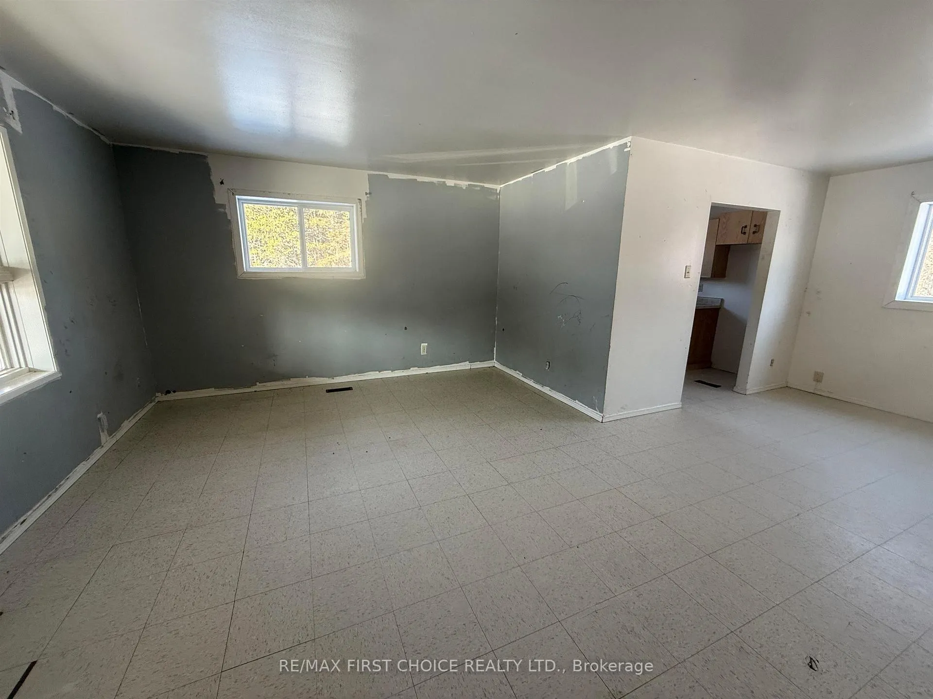 Photo 3 of 14 Superior Avenue, Ignace — HOMEH