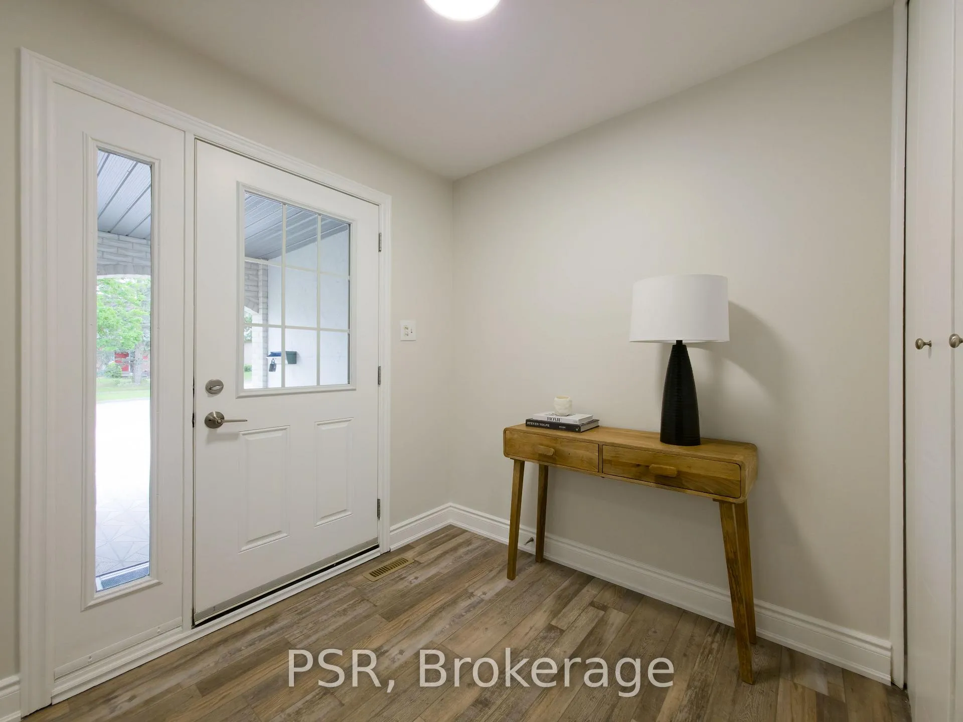 Photo 2 of 88 Upper Canada Drive, Kitchener — HOMEH