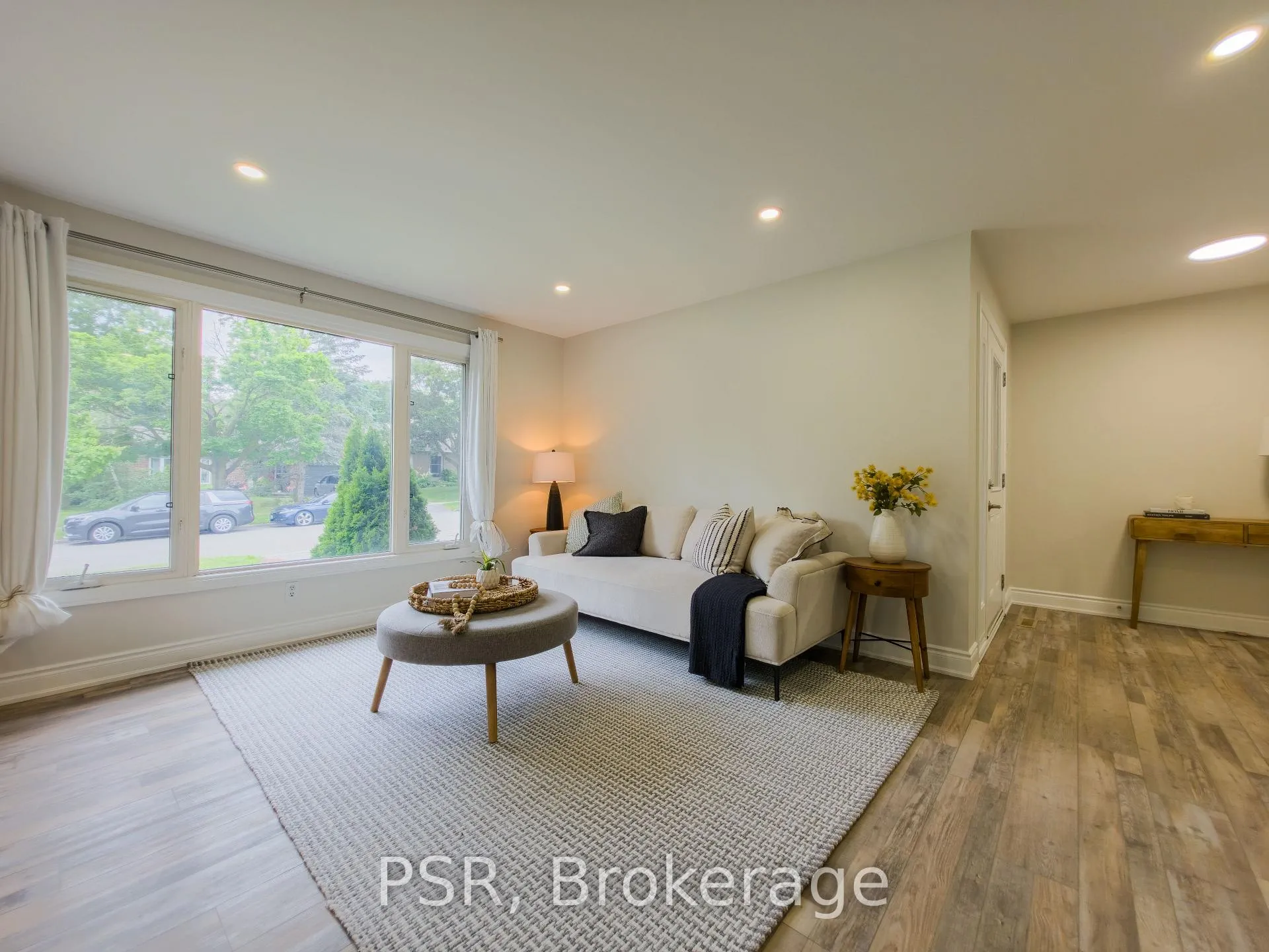 Photo 3 of 88 Upper Canada Drive, Kitchener — HOMEH