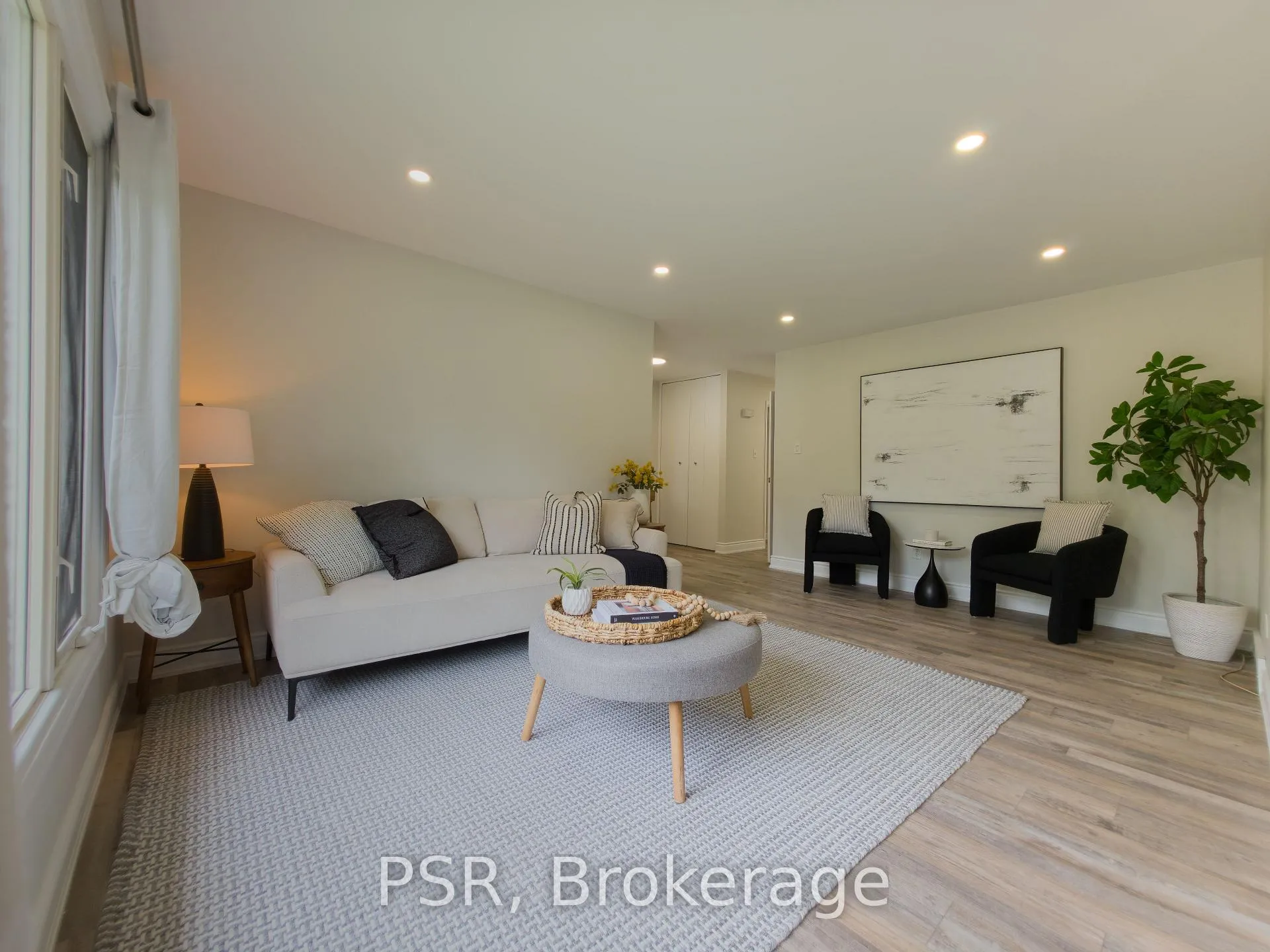 Photo 4 of 88 Upper Canada Drive, Kitchener — HOMEH