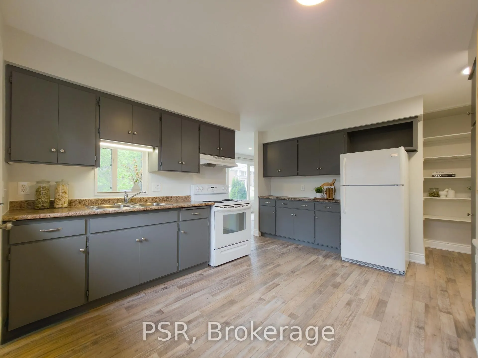 Photo 8 of 88 Upper Canada Drive, Kitchener — HOMEH