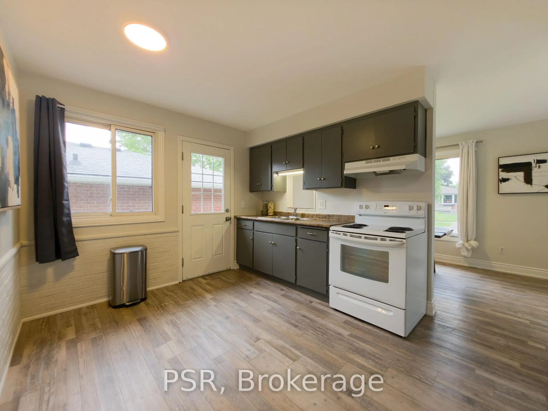 Photo 9 of 88 Upper Canada Drive, Kitchener — HOMEH
