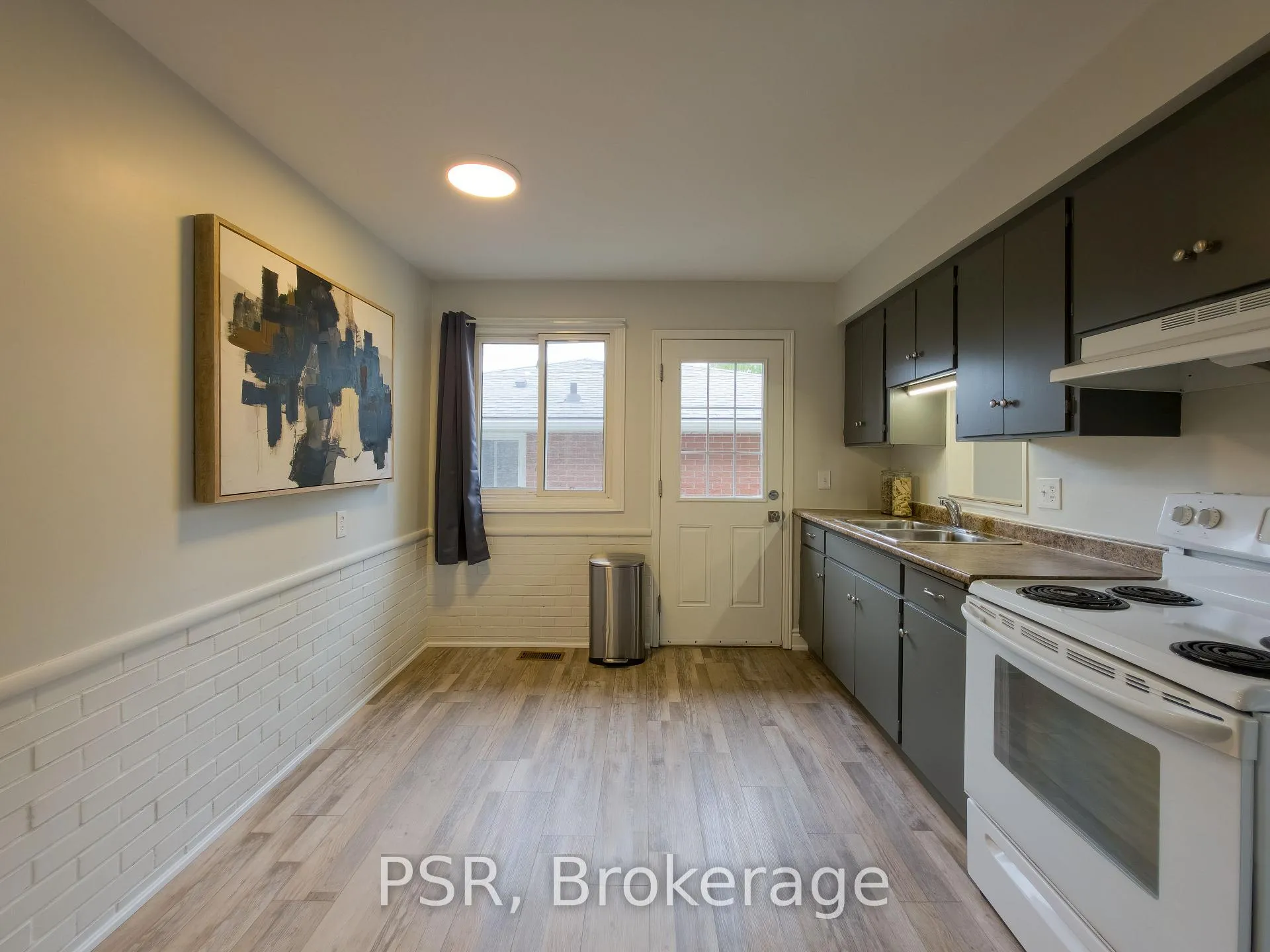 Photo 10 of 88 Upper Canada Drive, Kitchener — HOMEH