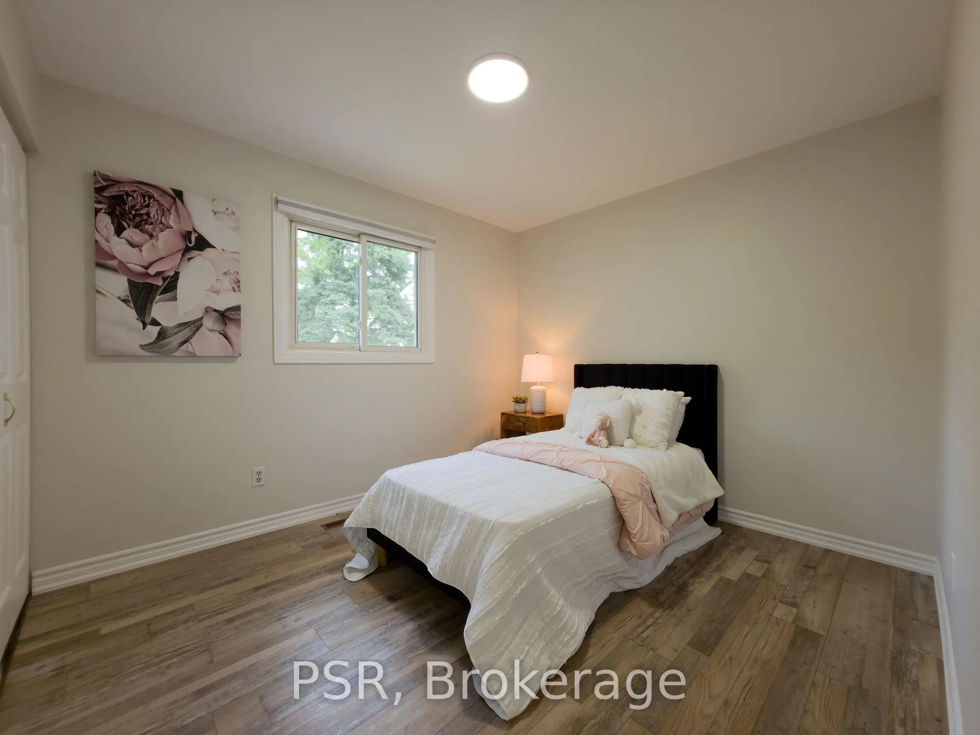 Photo 13 of 88 Upper Canada Drive, Kitchener — HOMEH