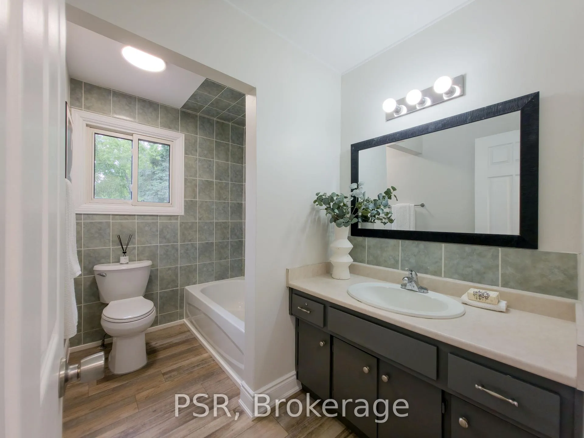 Photo 14 of 88 Upper Canada Drive, Kitchener — HOMEH