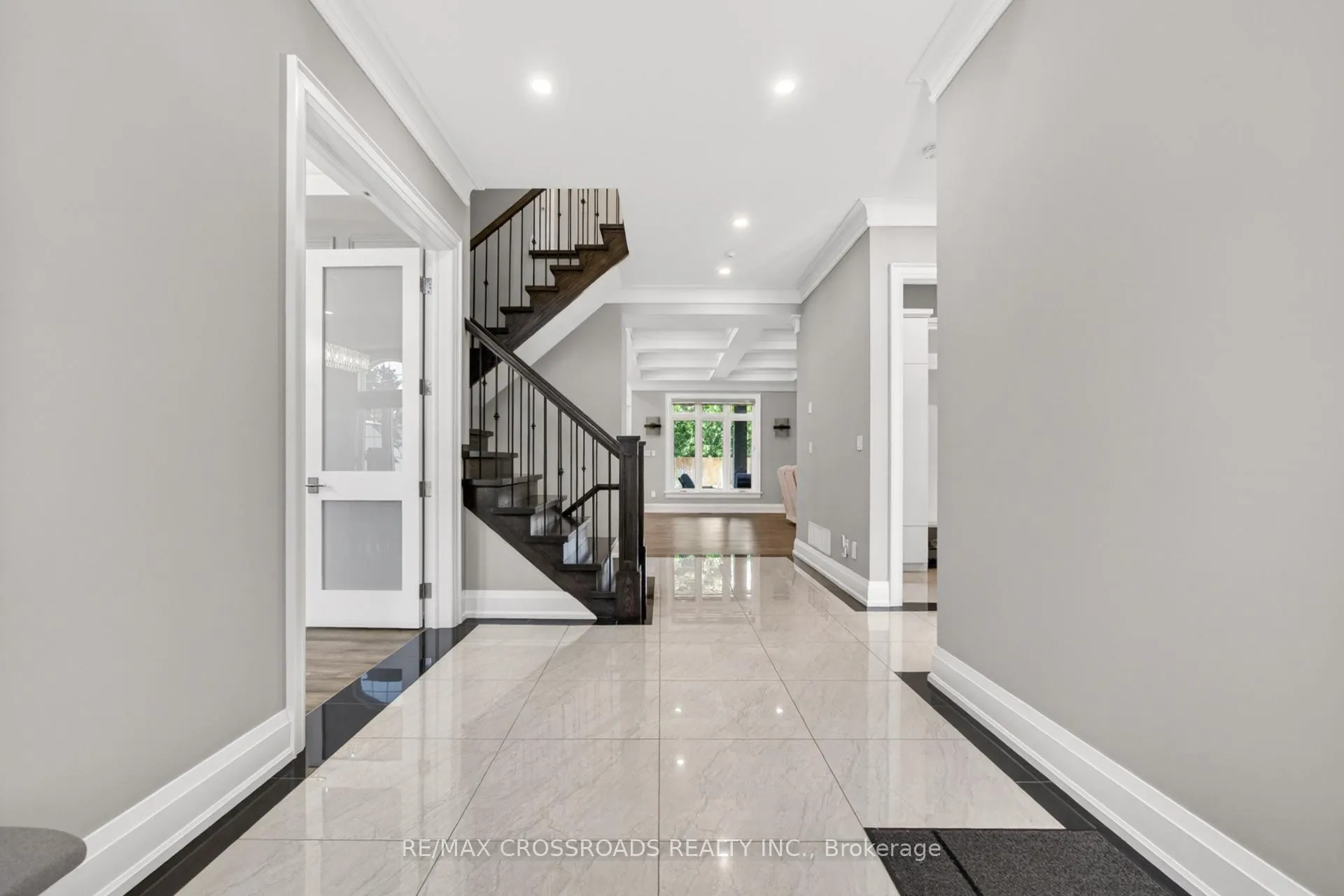 Photo 3 of 11 Oakley Court, Hamilton, Ancaster — HOMEH
