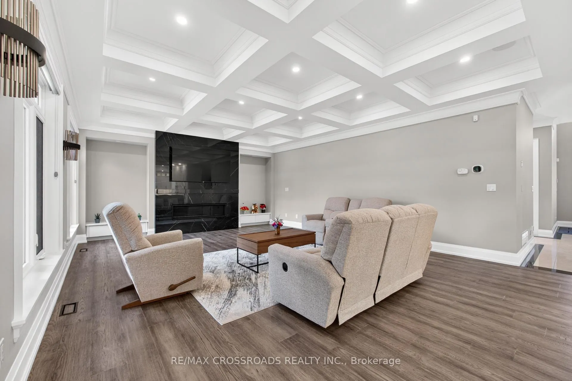 Photo 11 of 11 Oakley Court, Hamilton, Ancaster — HOMEH