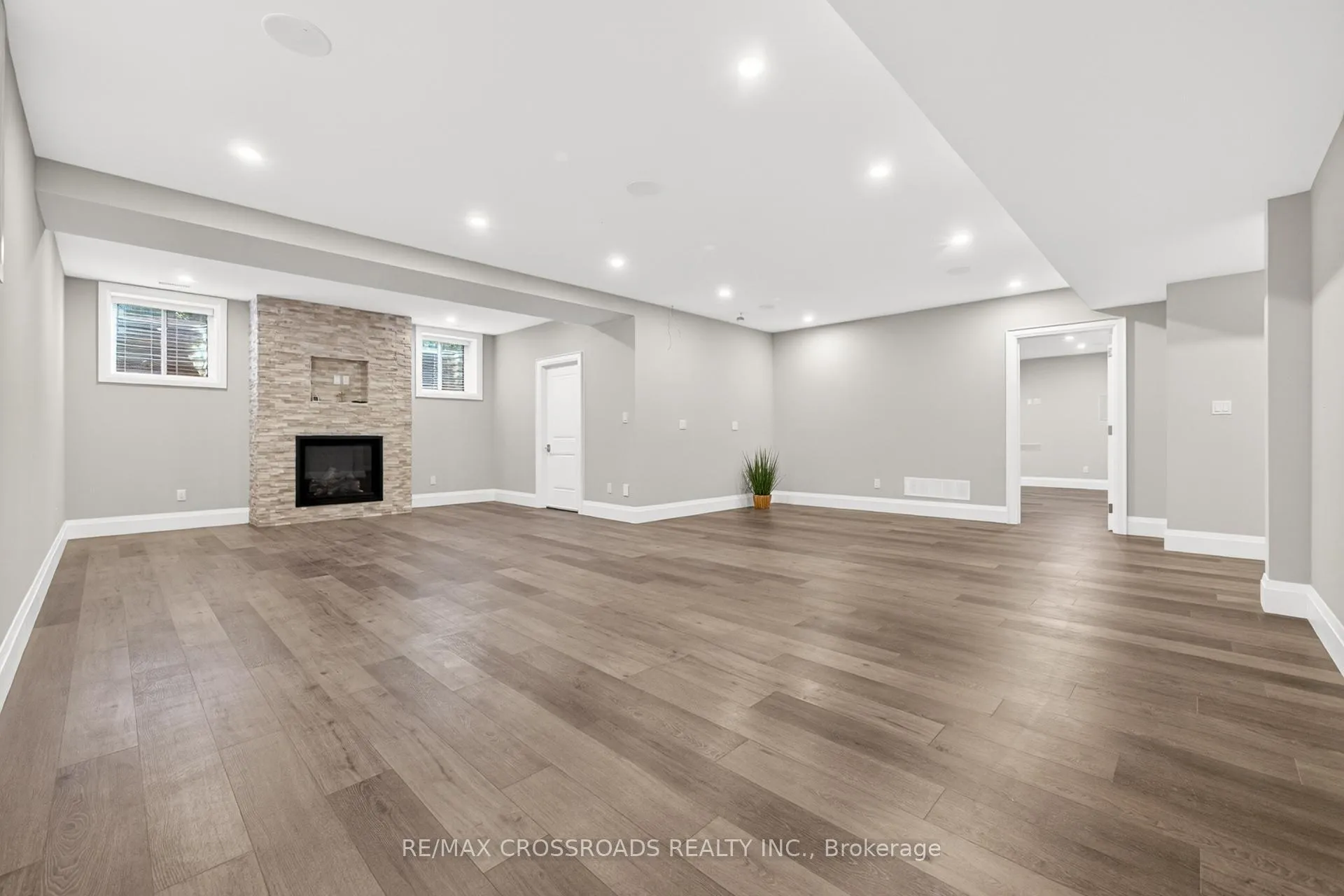 Photo 41 of 11 Oakley Court, Hamilton, Ancaster — HOMEH