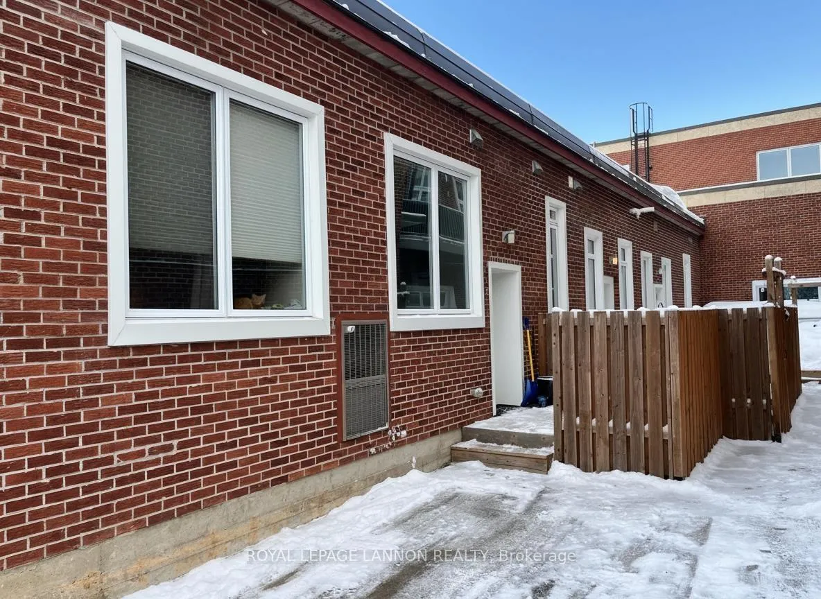 Front of Unit 1216, 96 High Street