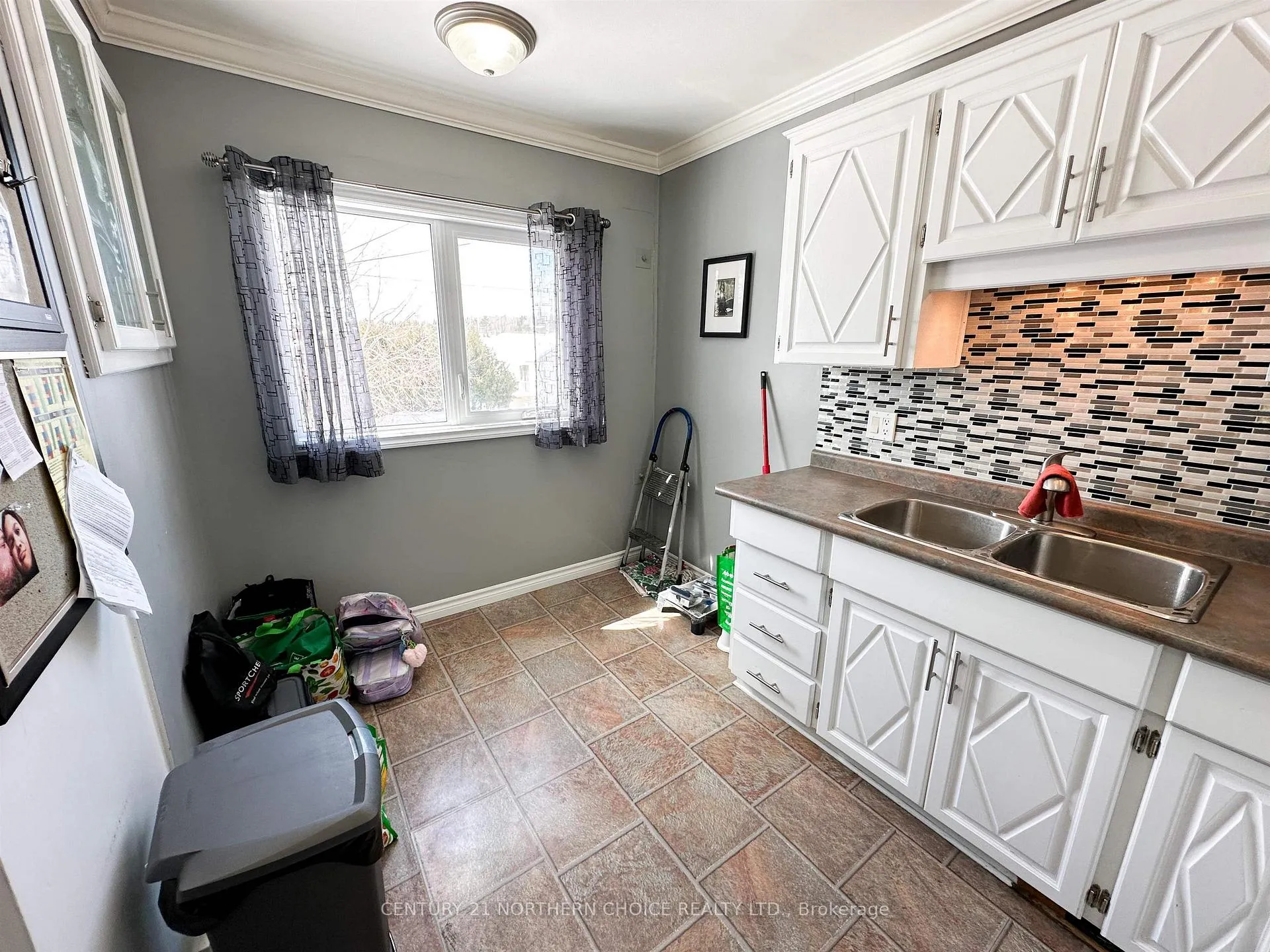 Photo 2 of 6 Pine Crescent, Red Lake — HOMEH