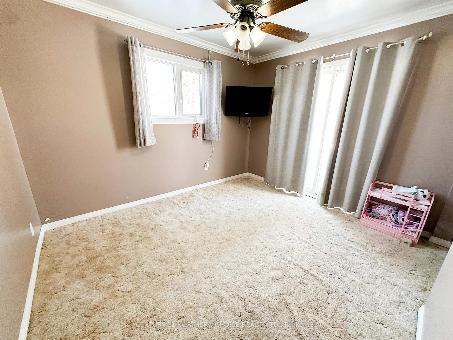Photo 10 of 6 Pine Crescent, Red Lake — HOMEH