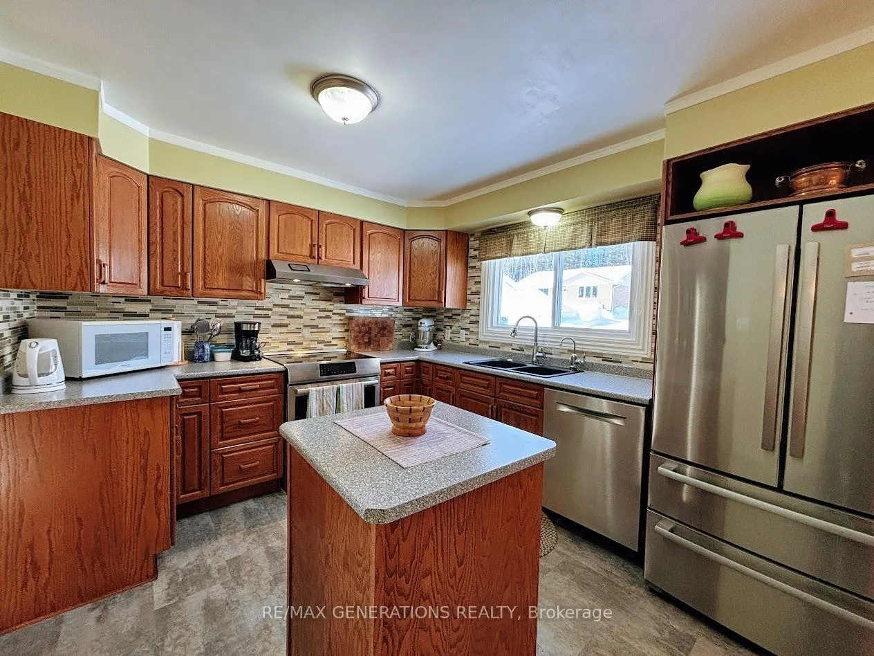 Photo 6 of 48 Redwing Avenue, Manitouwadge, TB-73 — HOMEH