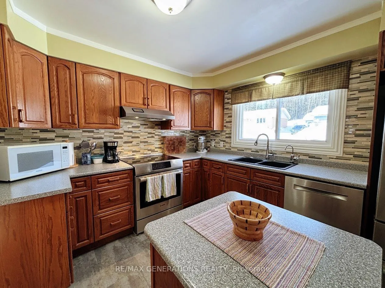 Photo 8 of 48 Redwing Avenue, Manitouwadge, TB-73 — HOMEH
