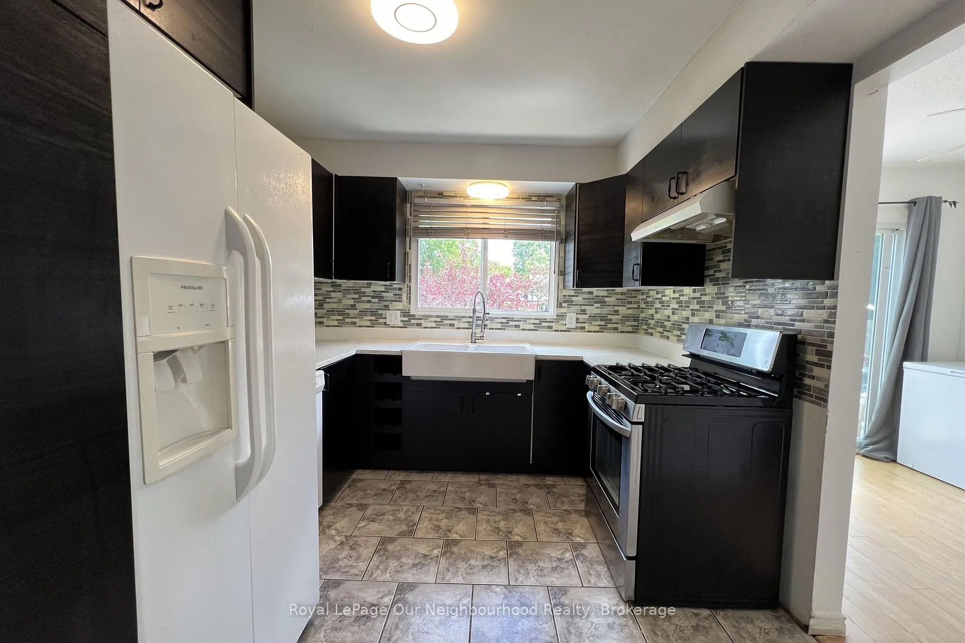 Photo 9 of 529 Lancelot Crescent, Oshawa, Eastdale — HOMEH