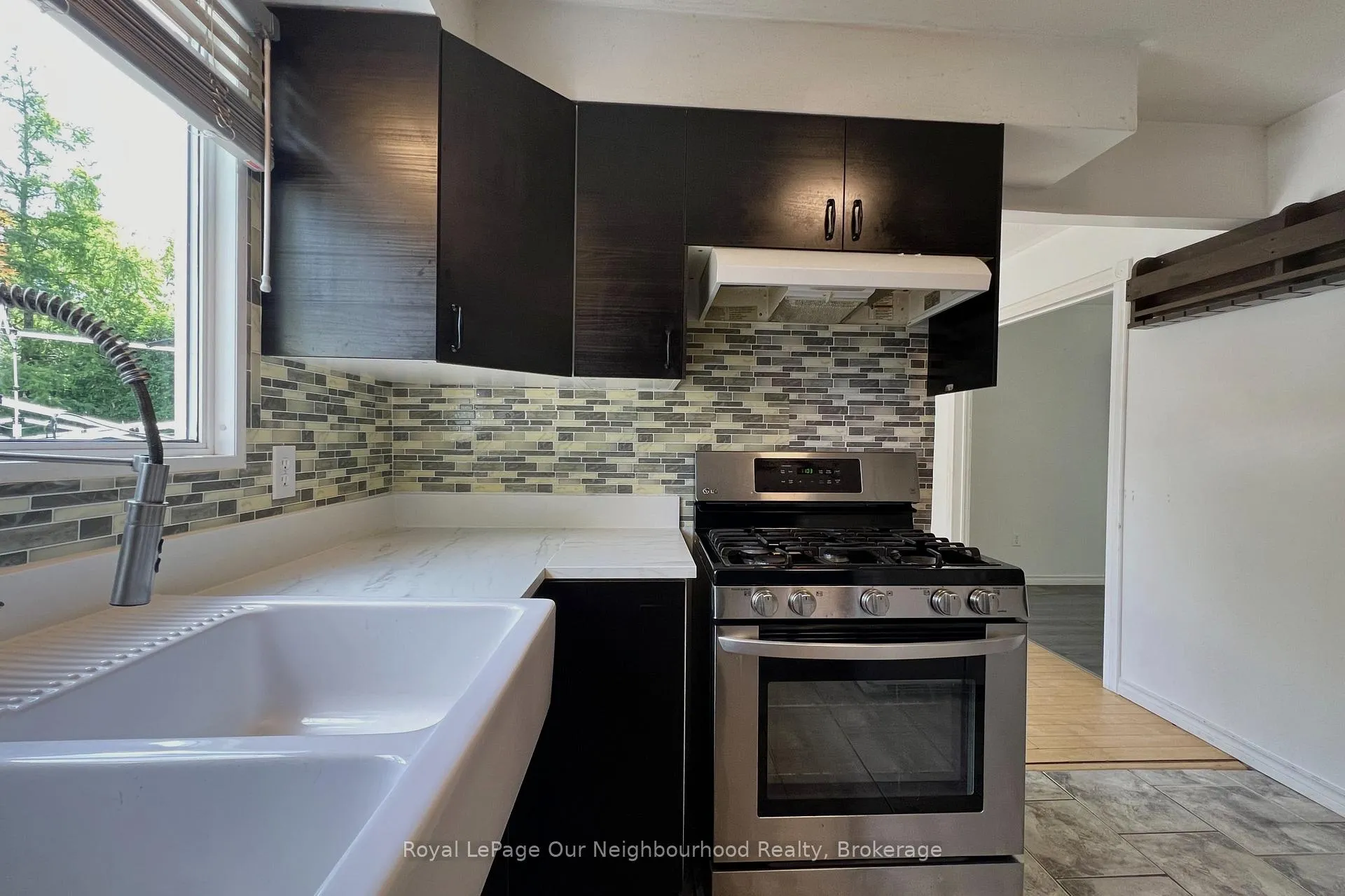 Photo 10 of 529 Lancelot Crescent, Oshawa, Eastdale — HOMEH