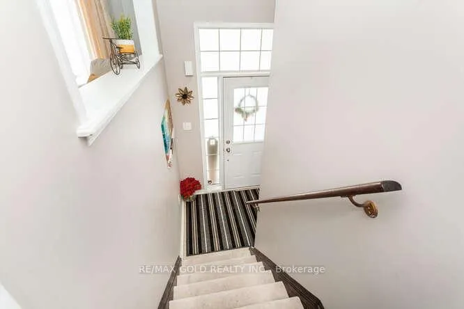 Photo 4 of 23 Jersey Lane, Halton Hills, Georgetown — HOMEH