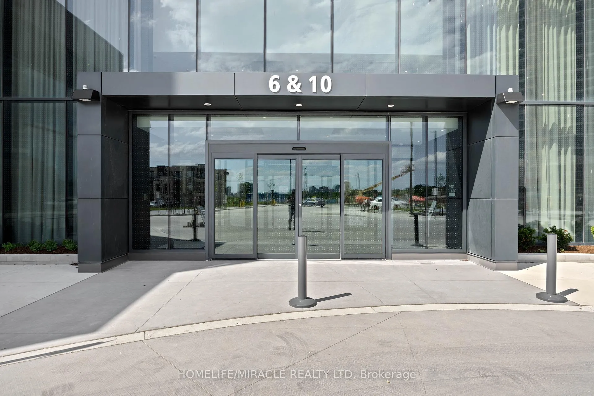 Photo 2 of Unit 1013, 6 Flavelle Trail, Vaughan, Steeles West Industrial — HOMEH