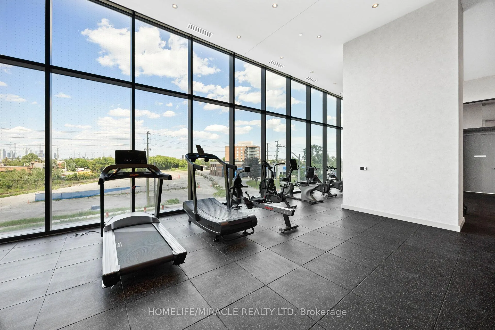 Photo 11 of Unit 1013, 6 Flavelle Trail, Vaughan, Steeles West Industrial — HOMEH
