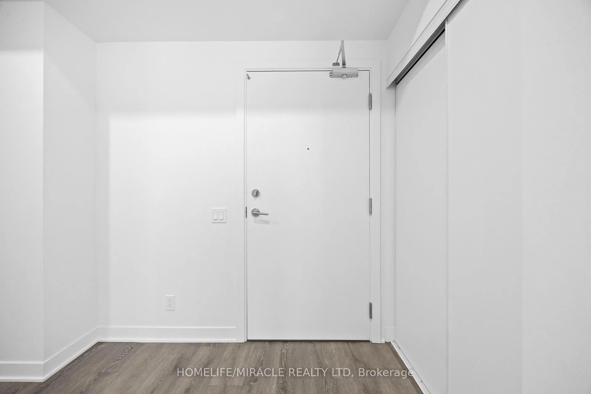 Photo 15 of Unit 1013, 6 Flavelle Trail, Vaughan, Steeles West Industrial — HOMEH
