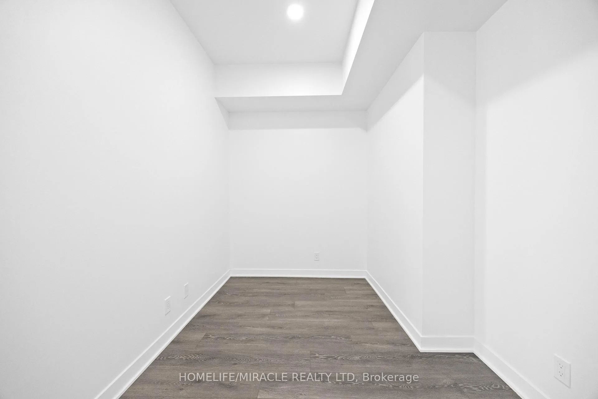 Photo 17 of Unit 1013, 6 Flavelle Trail, Vaughan, Steeles West Industrial — HOMEH