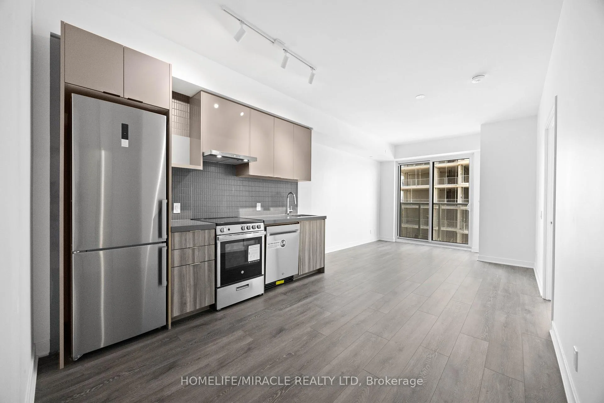Photo 19 of Unit 1013, 6 Flavelle Trail, Vaughan, Steeles West Industrial — HOMEH