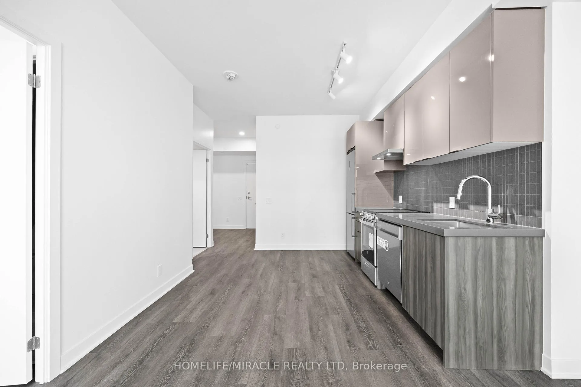 Photo 20 of Unit 1013, 6 Flavelle Trail, Vaughan, Steeles West Industrial — HOMEH