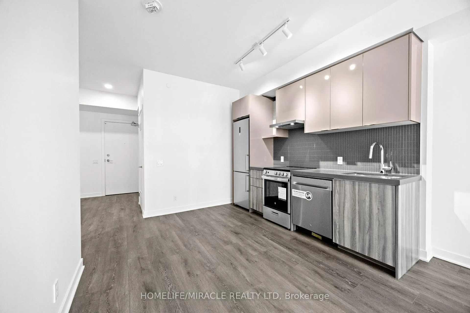 Photo 21 of Unit 1013, 6 Flavelle Trail, Vaughan, Steeles West Industrial — HOMEH